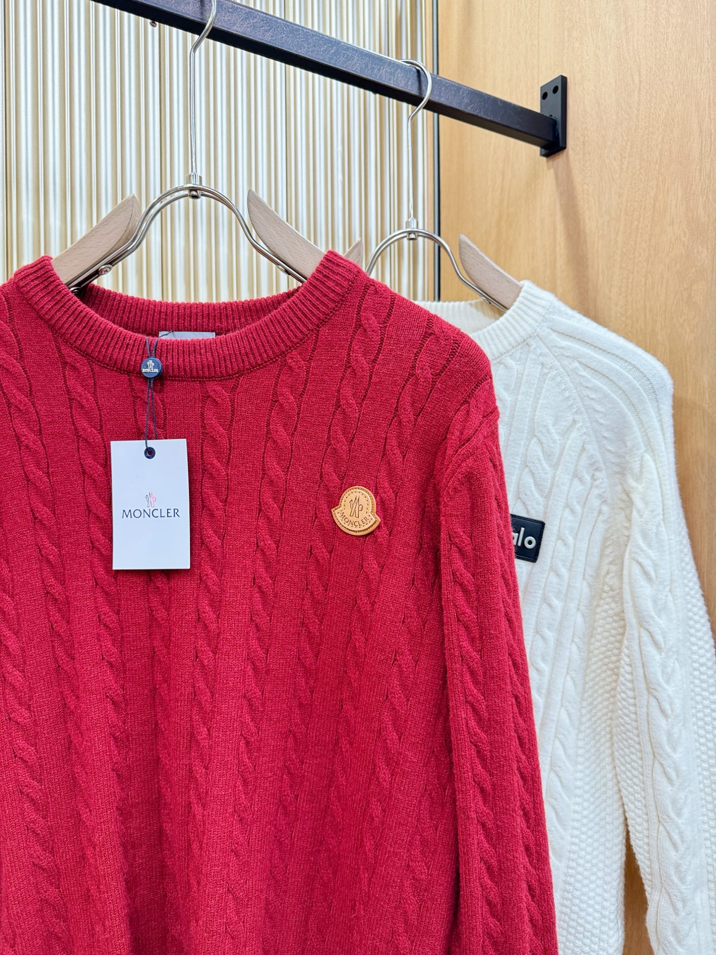 🎉🎉 [节日战衣] Moncler蒙口 爆款毛衣🎊🎊春节，节日战衣，本命年亲们必备神器。情侣必备款。精选