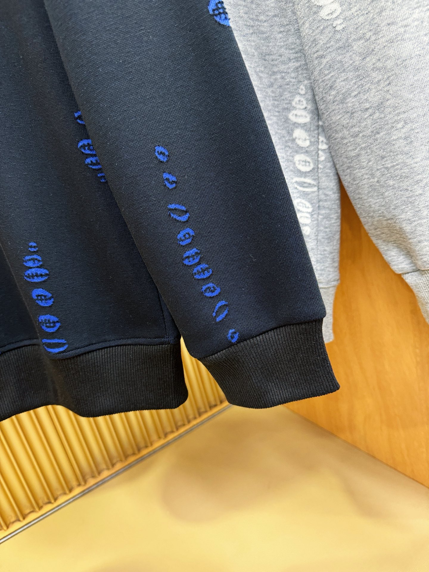 LV路易威登 2025ss秋季新品 长袖卫衣，经典Logo设计，百搭款 官网同步发售 定制面料，柔软细腻