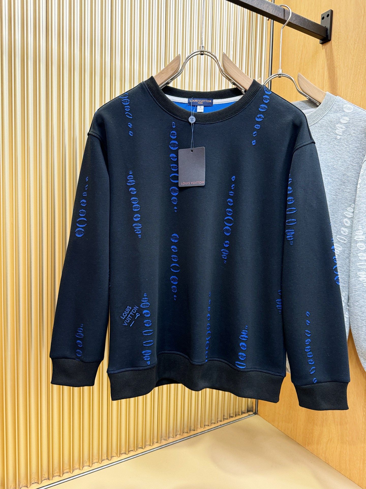 LV路易威登 2025ss秋季新品 长袖卫衣，经典Logo设计，百搭款 官网同步发售 定制面料，柔软细腻