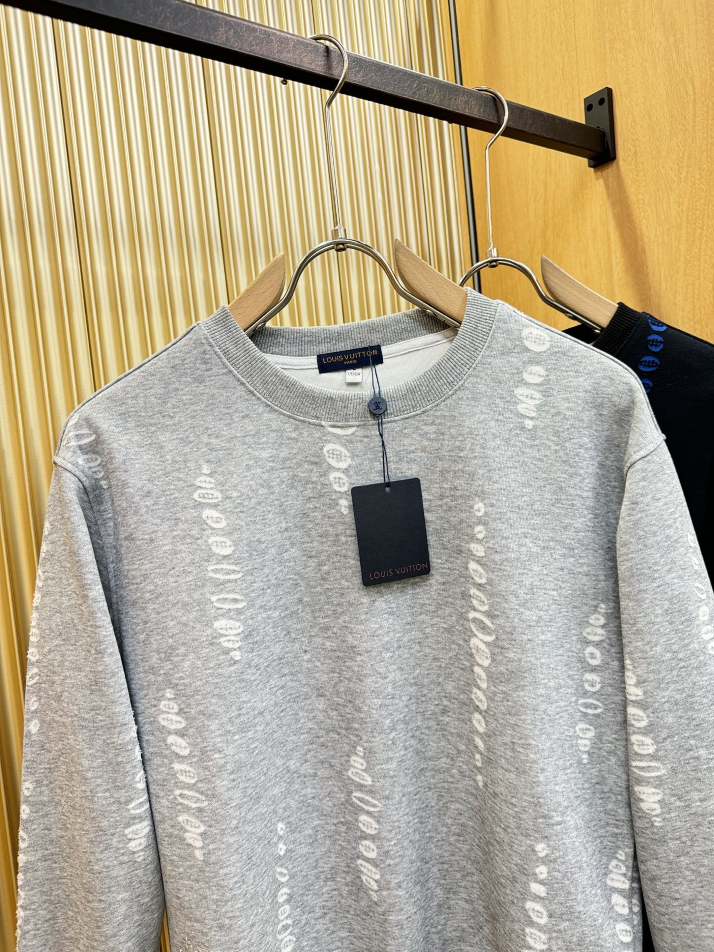 LV路易威登 2025ss秋季新品 长袖卫衣，经典Logo设计，百搭款 官网同步发售 定制面料，柔软细腻