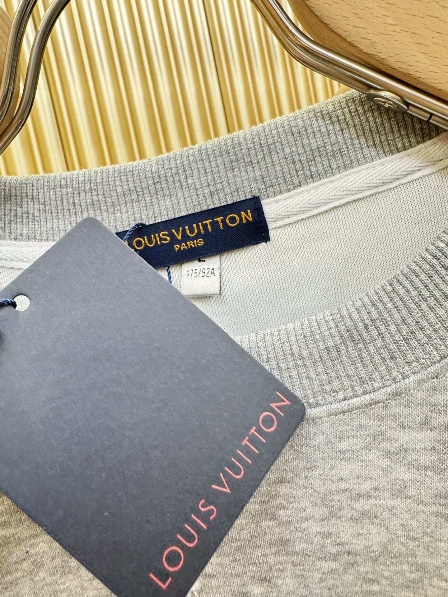 LV路易威登 2025ss秋季新品 长袖卫衣，经典Logo设计，百搭款 官网同步发售 定制面料，柔软细腻