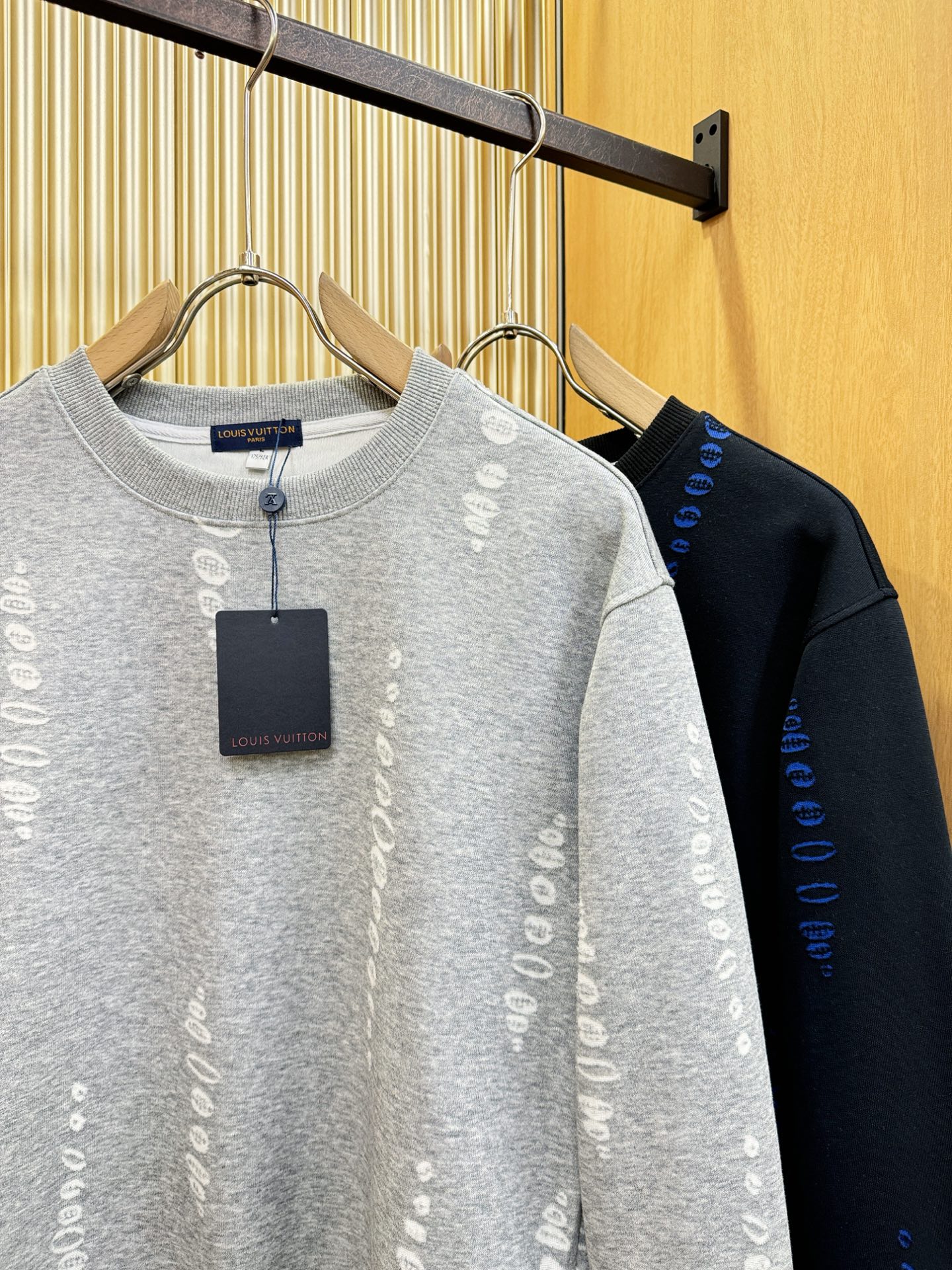 LV路易威登 2025ss秋季新品 长袖卫衣，经典Logo设计，百搭款 官网同步发售 定制面料，柔软细腻