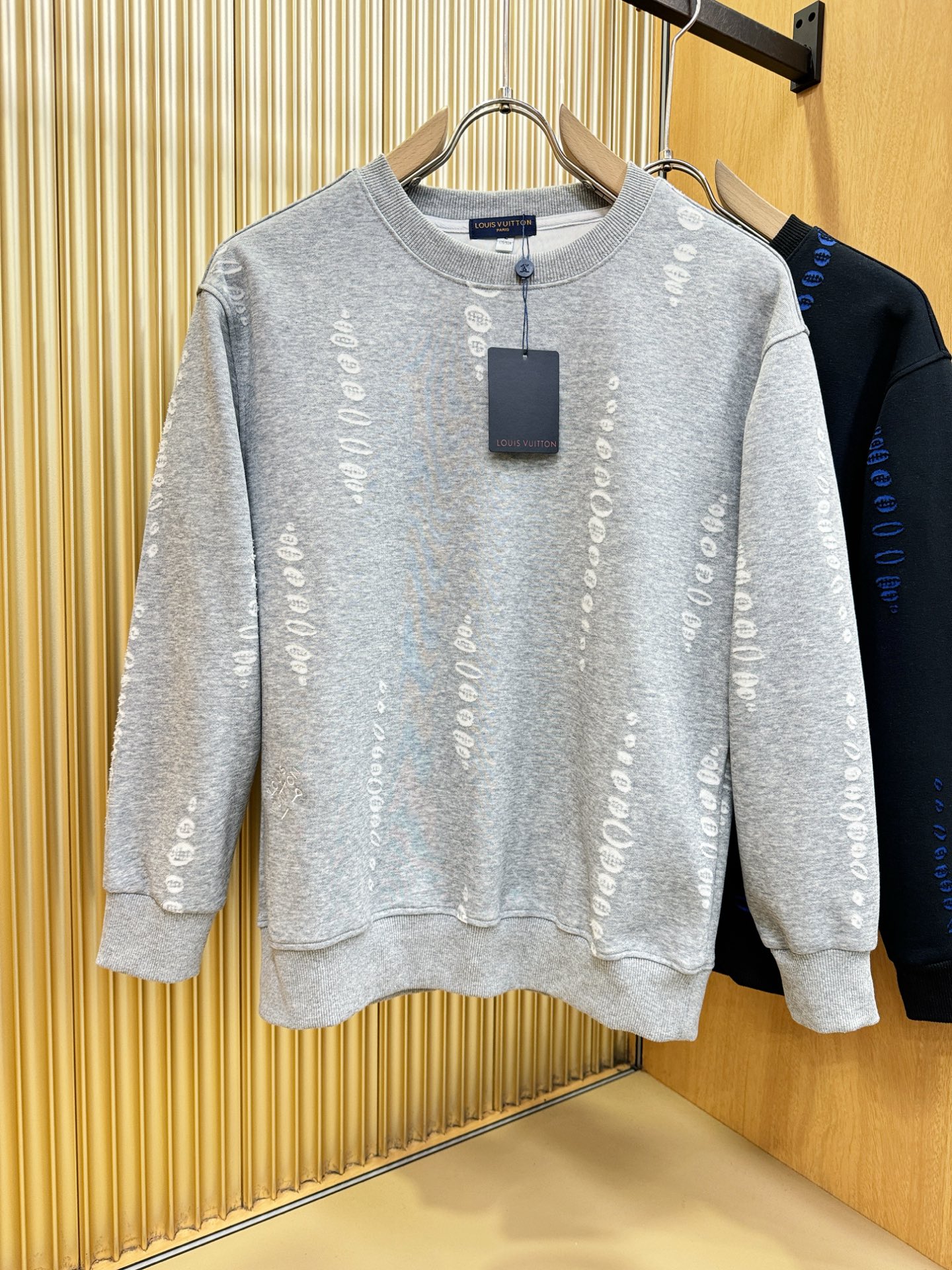 LV路易威登 2025ss秋季新品 长袖卫衣，经典Logo设计，百搭款 官网同步发售 定制面料，柔软细腻