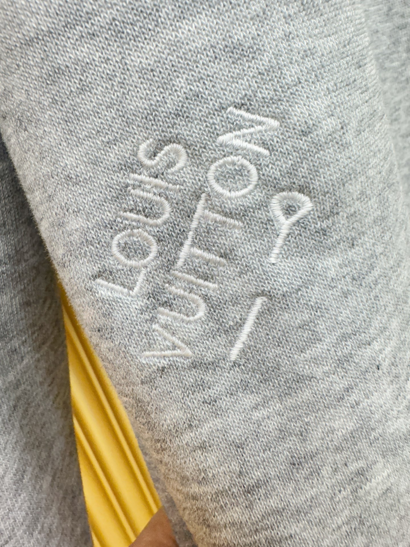 LV路易威登 2025ss秋季新品 长袖卫衣，经典Logo设计，百搭款 官网同步发售 定制面料，柔软细腻