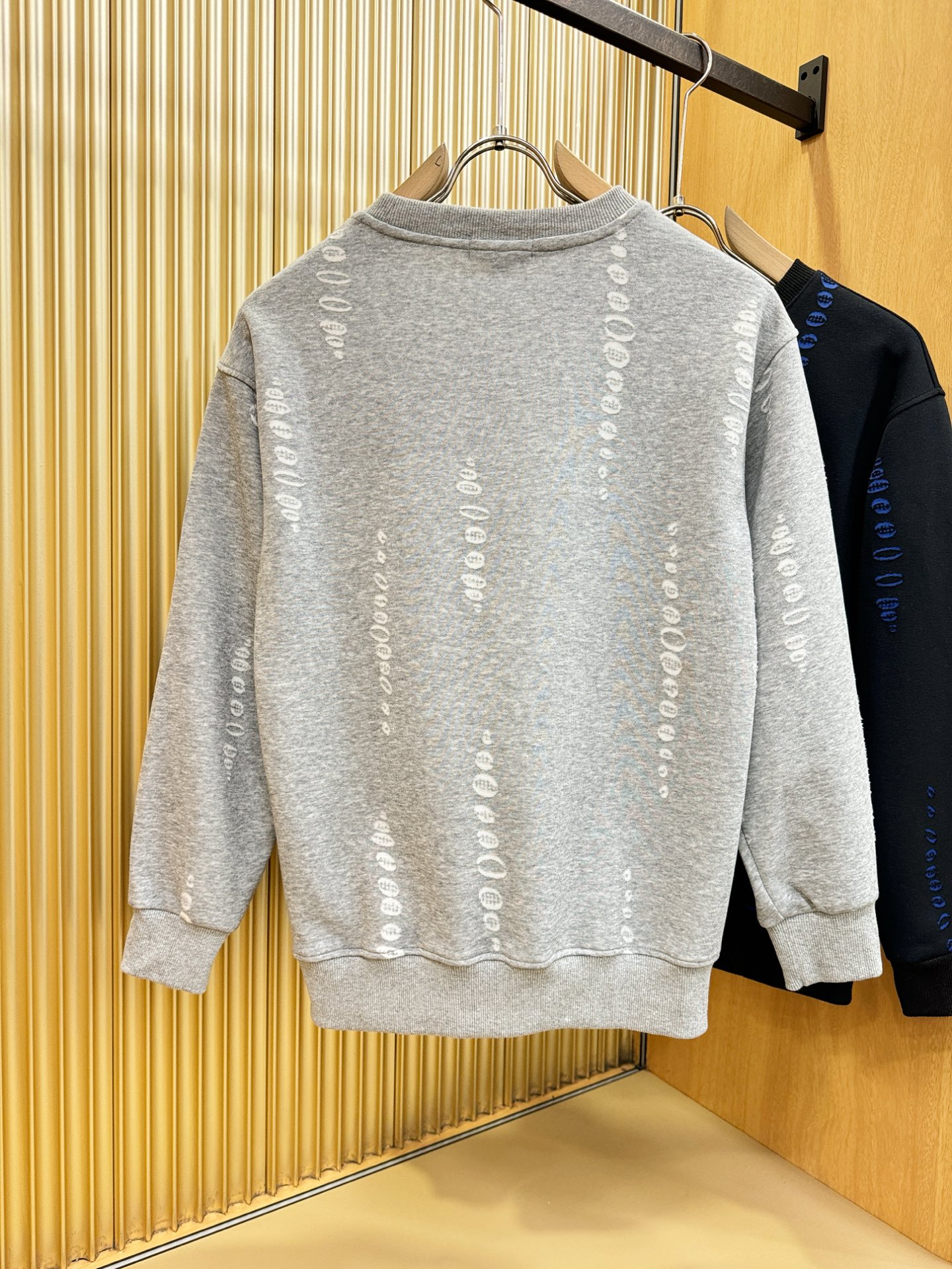 LV路易威登 2025ss秋季新品 长袖卫衣，经典Logo设计，百搭款 官网同步发售 定制面料，柔软细腻