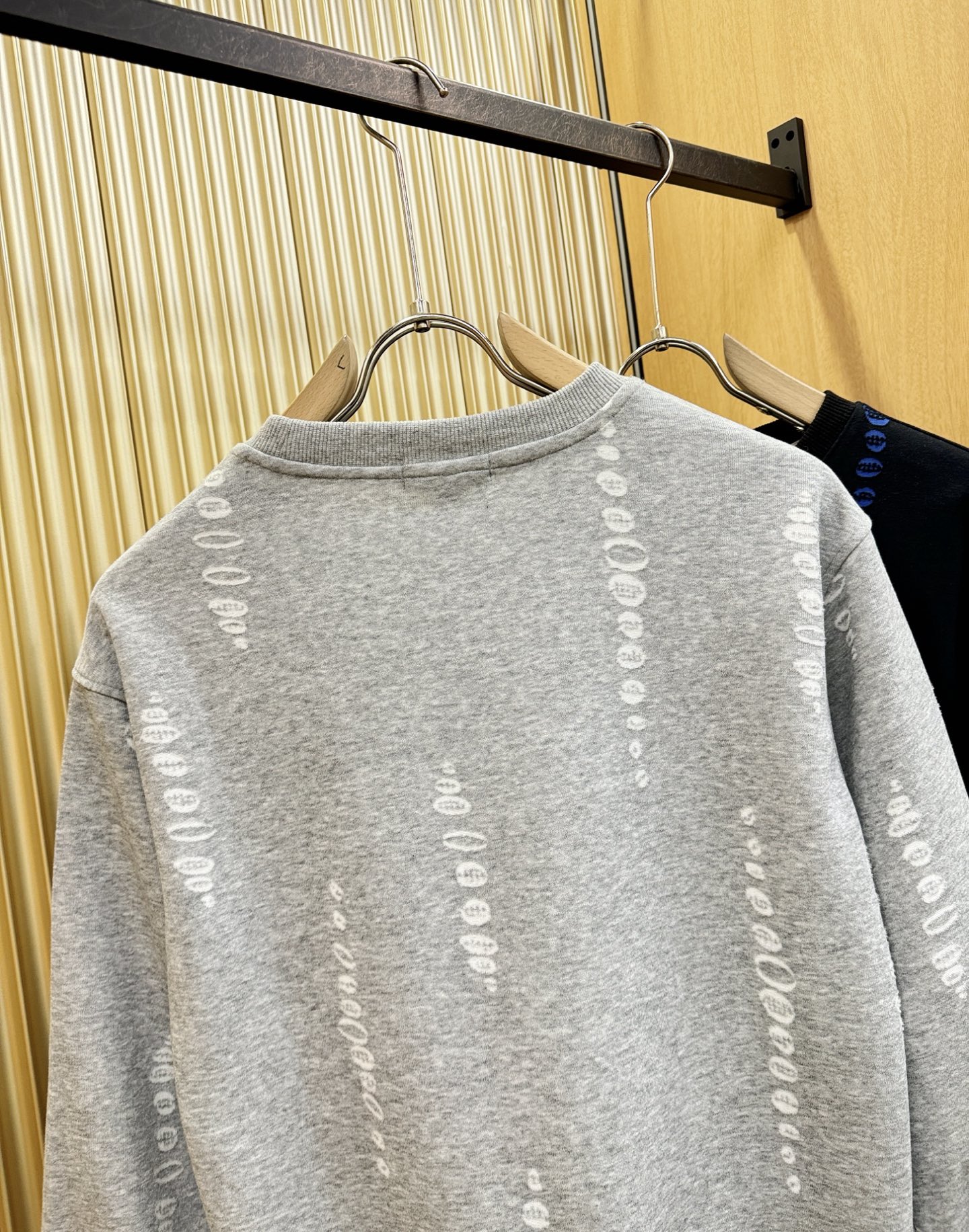 LV路易威登 2025ss秋季新品 长袖卫衣，经典Logo设计，百搭款 官网同步发售 定制面料，柔软细腻