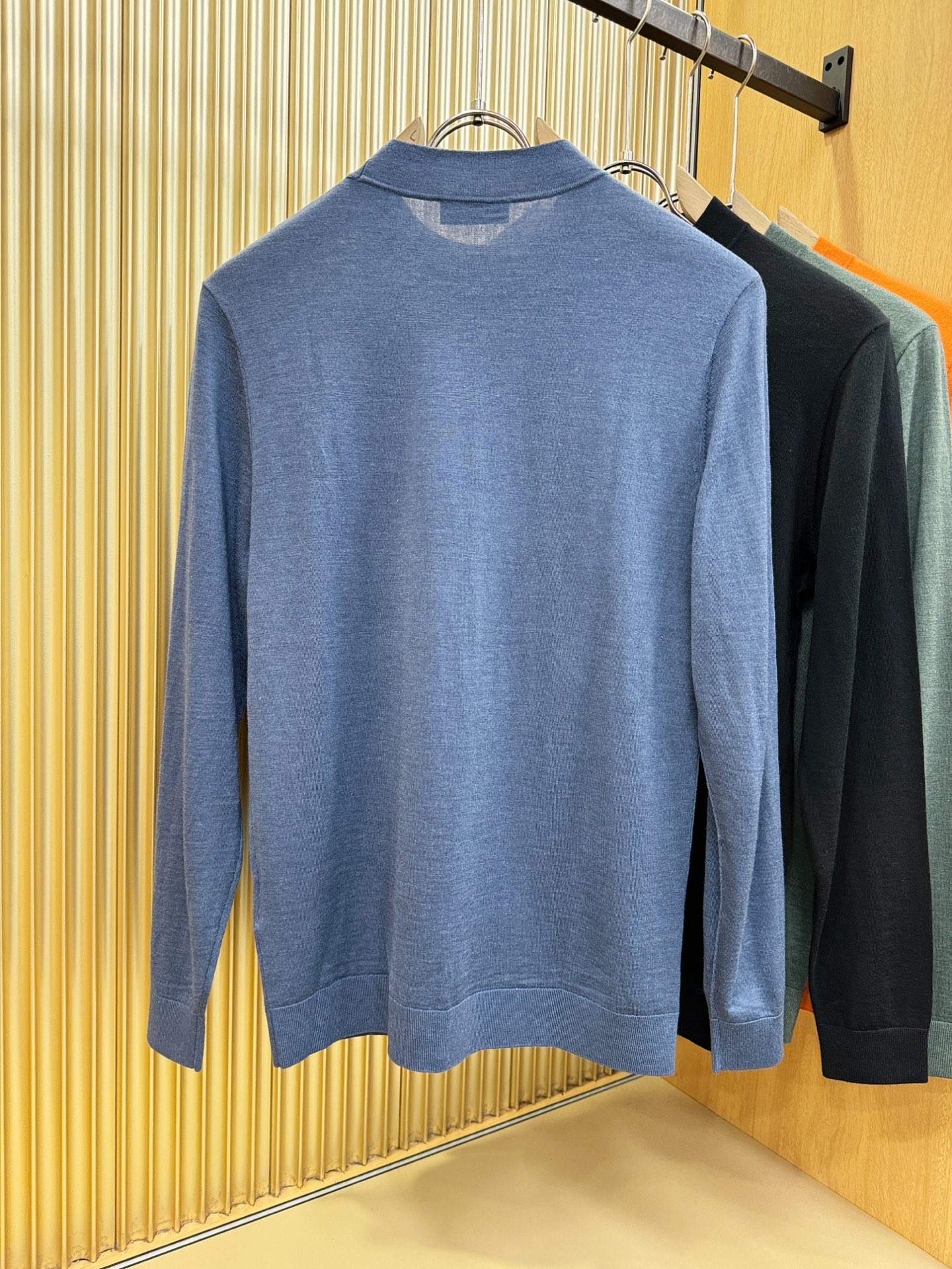 Hermès爱马仕 2025秋冬新款毛衣，桑蚕丝+羊毛，顶级桑蚕丝羊毛面料，手感柔软。 logo图案设计