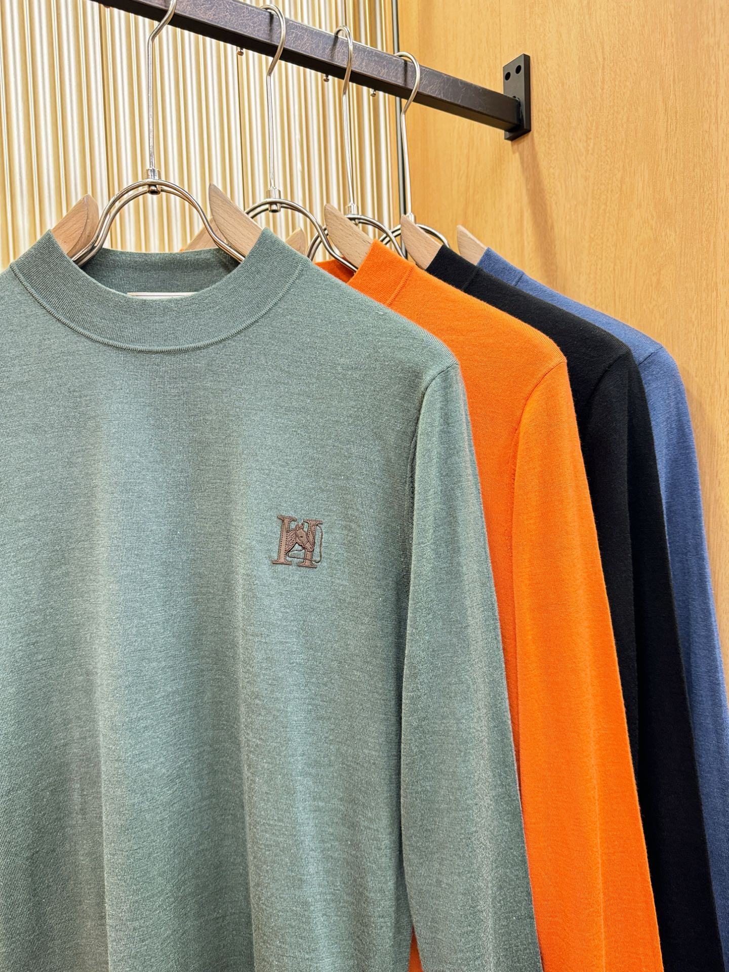 Hermès爱马仕 2025秋冬新款毛衣，桑蚕丝+羊毛，顶级桑蚕丝羊毛面料，手感柔软。 logo图案设计