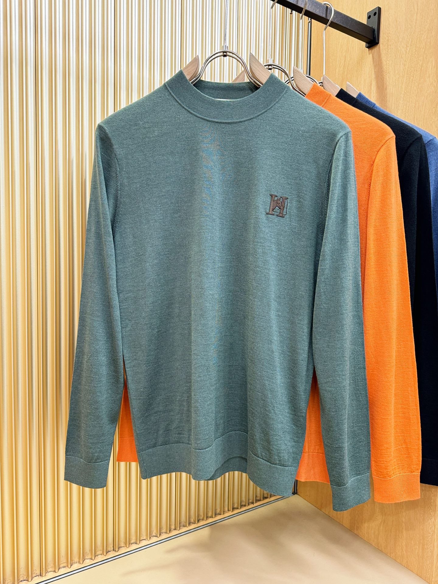 Hermès爱马仕 2025秋冬新款毛衣，桑蚕丝+羊毛，顶级桑蚕丝羊毛面料，手感柔软。 logo图案设计