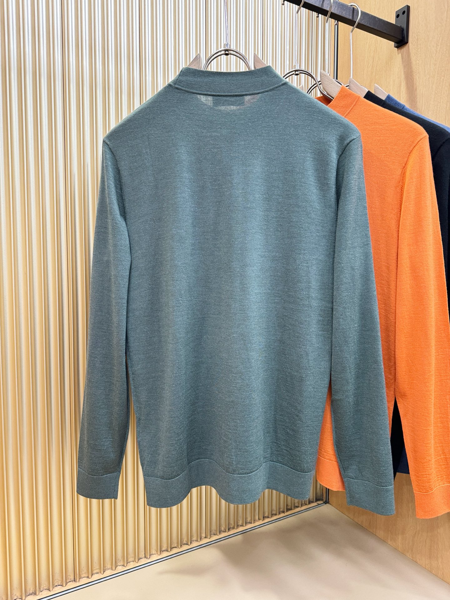 Hermès爱马仕 2025秋冬新款毛衣，桑蚕丝+羊毛，顶级桑蚕丝羊毛面料，手感柔软。 logo图案设计