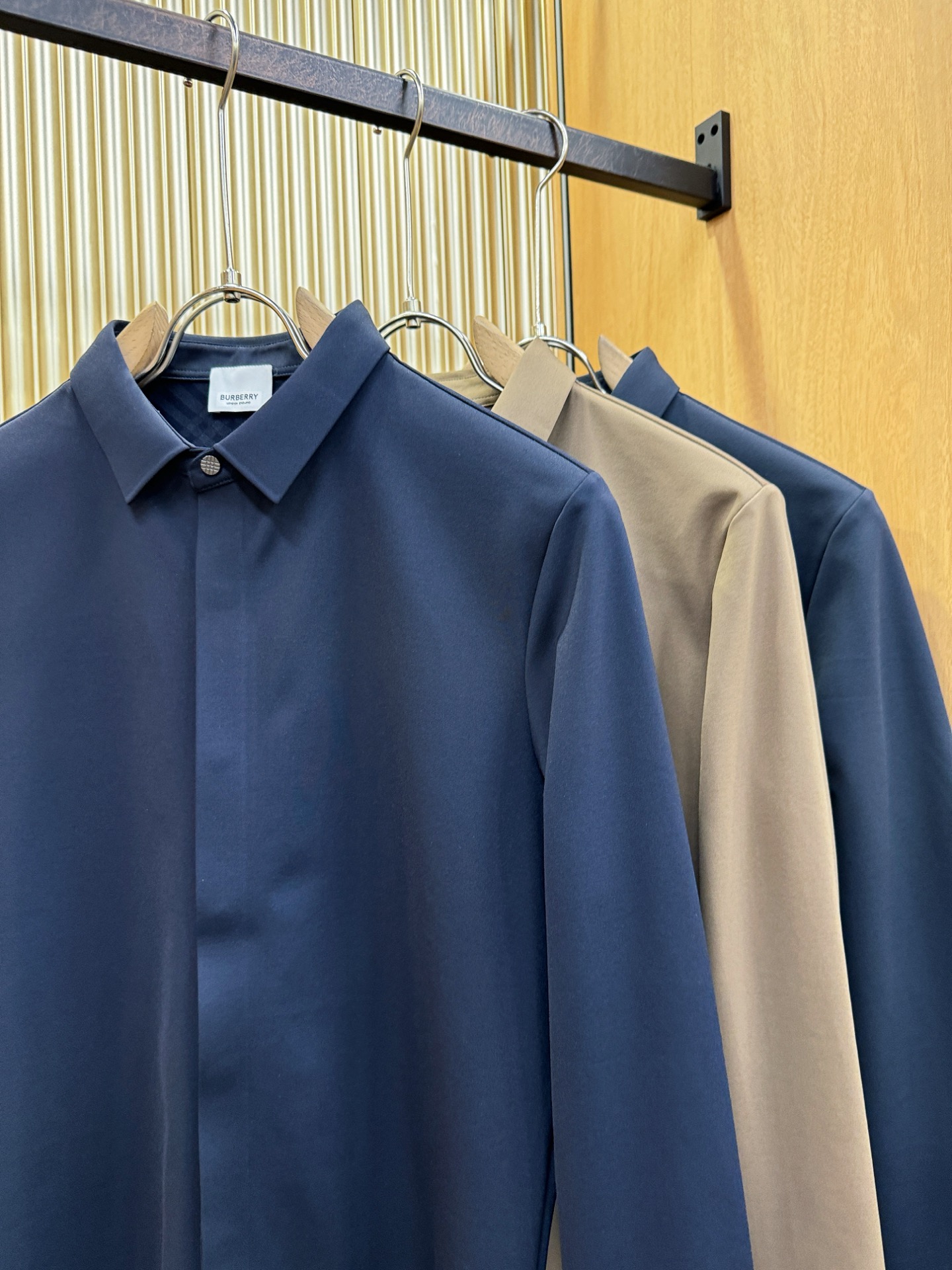 BURBERRY巴宝莉 2025新款衬衫，内里抓绒，保暖厚实。贸易公司渠道稀出，领先官网发售！经典休闲衬