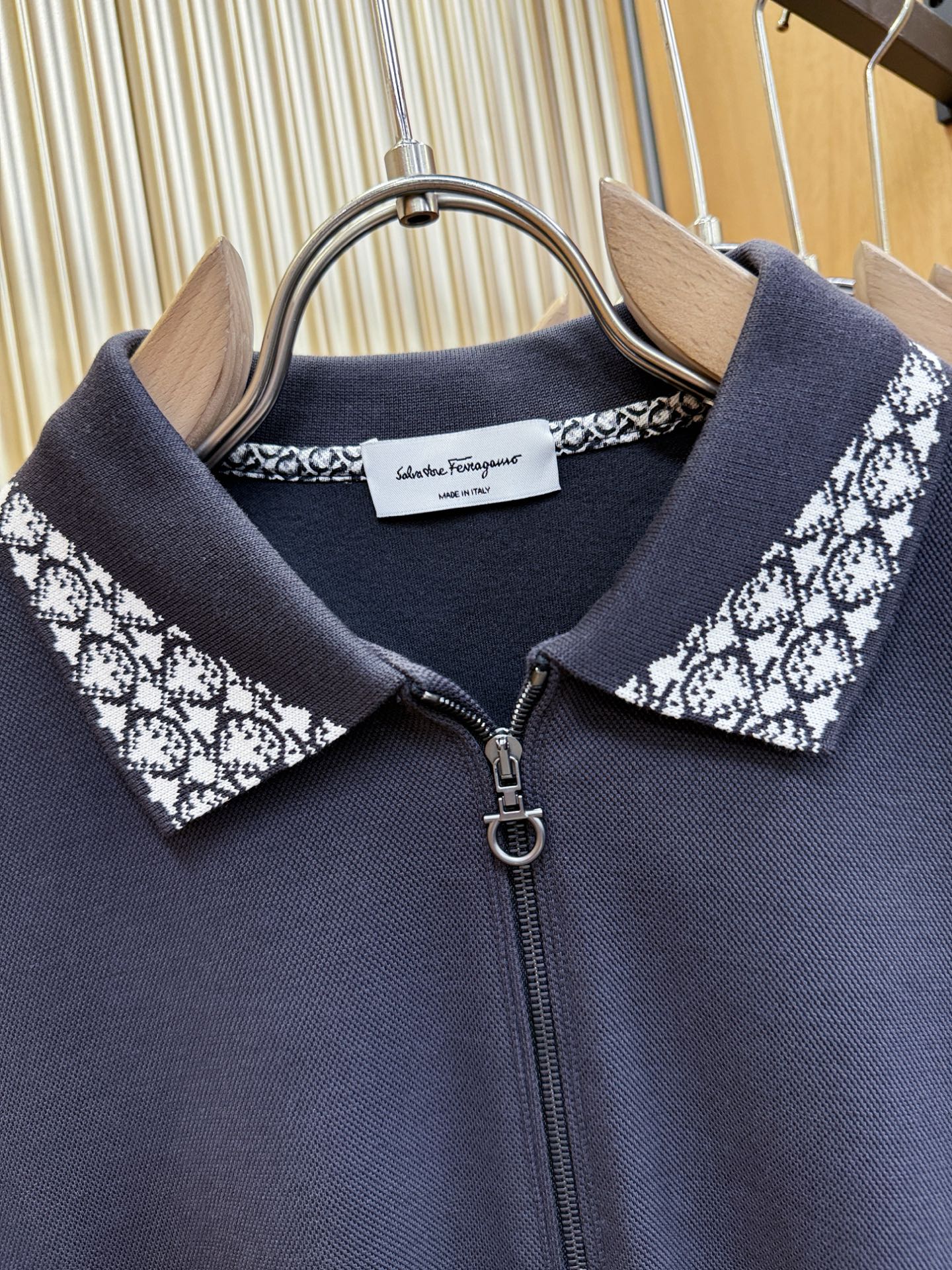 Ferrag *mo菲拉格慕 秋冬新品，官网同步 经典大气百搭Polo领长袖T恤，顶级原版面料，质感细腻