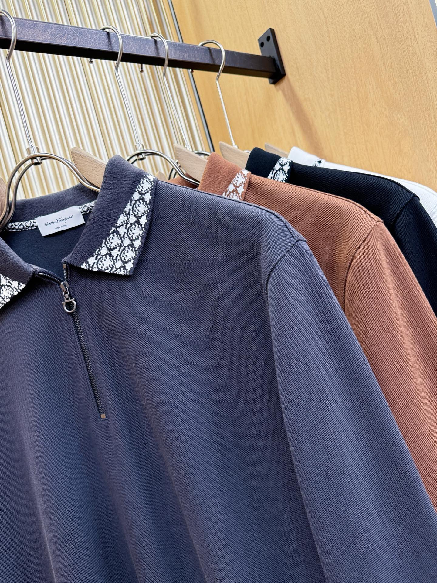 Ferrag *mo菲拉格慕 秋冬新品，官网同步 经典大气百搭Polo领长袖T恤，顶级原版面料，质感细腻