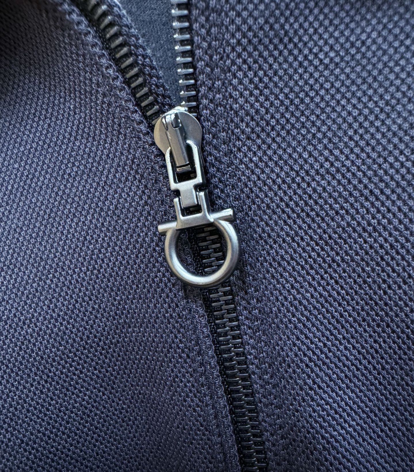 Ferrag *mo菲拉格慕 秋冬新品，官网同步 经典大气百搭Polo领长袖T恤，顶级原版面料，质感细腻