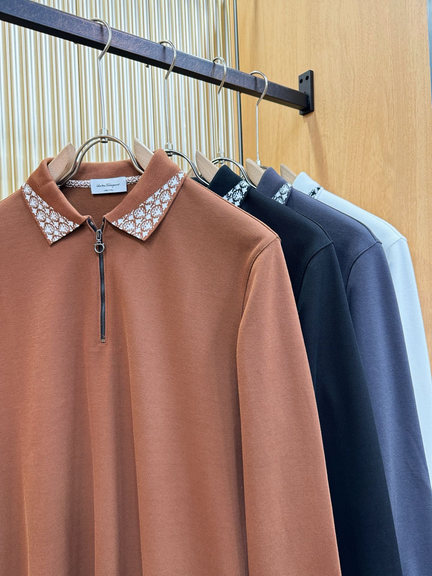 Ferrag *mo菲拉格慕 秋冬新品，官网同步 经典大气百搭Polo领长袖T恤，顶级原版面料，质感细腻