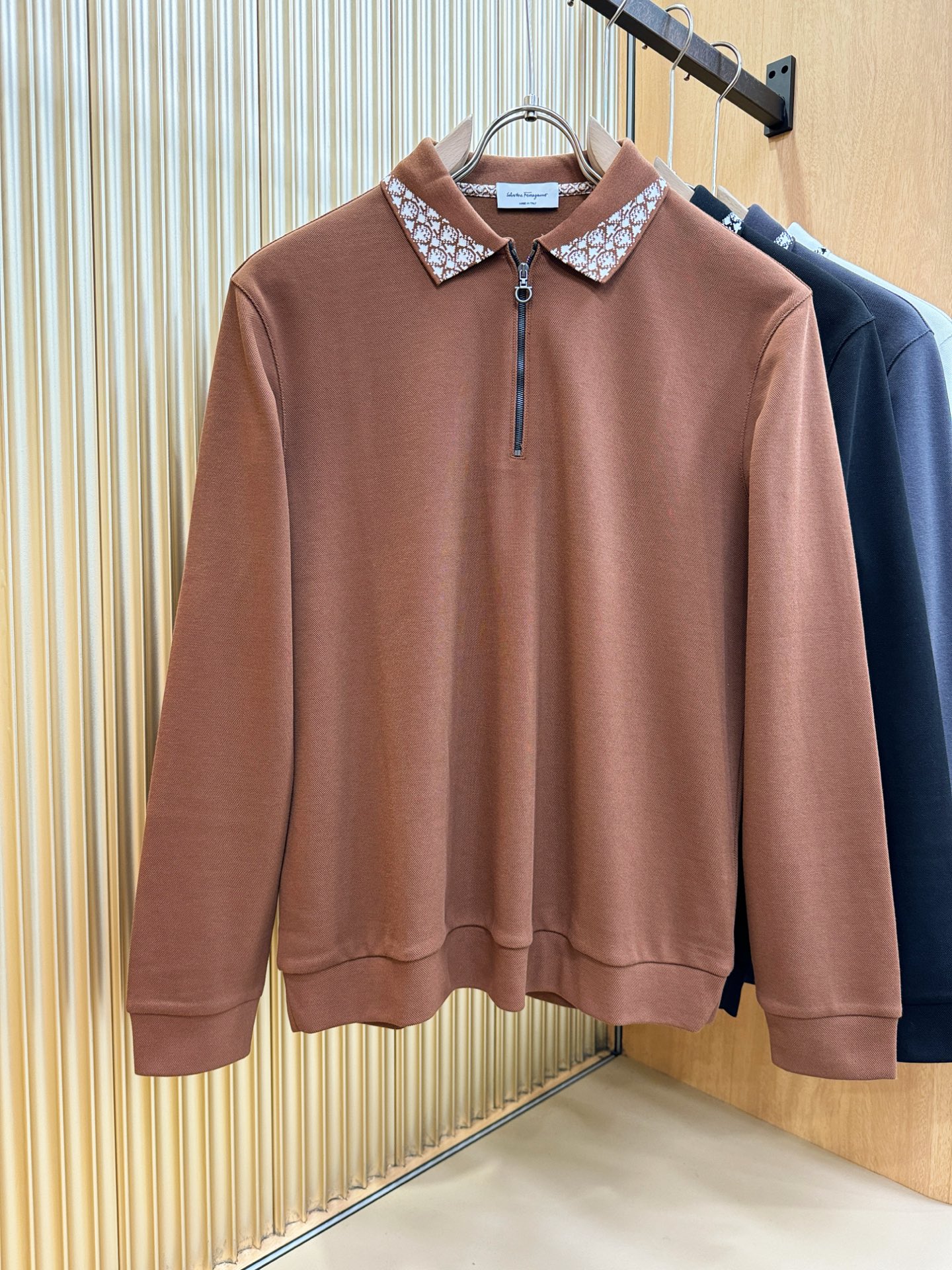 Ferrag *mo菲拉格慕 秋冬新品，官网同步 经典大气百搭Polo领长袖T恤，顶级原版面料，质感细腻