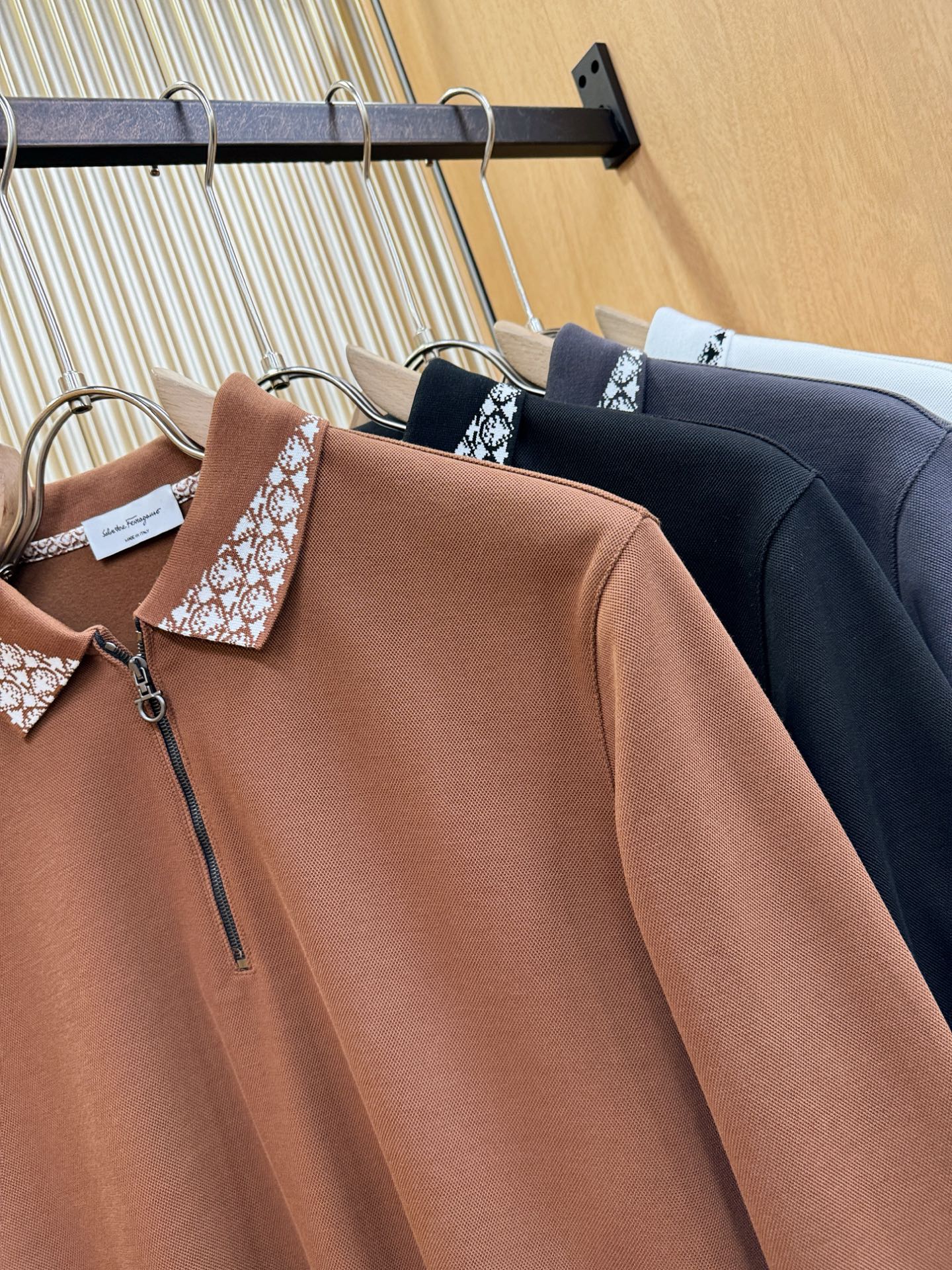 Ferrag *mo菲拉格慕 秋冬新品，官网同步 经典大气百搭Polo领长袖T恤，顶级原版面料，质感细腻