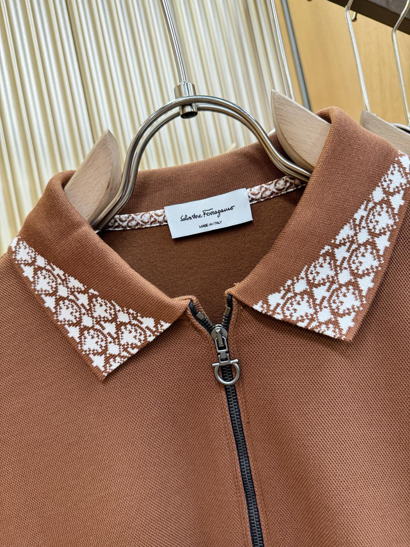 Ferrag *mo菲拉格慕 秋冬新品，官网同步 经典大气百搭Polo领长袖T恤，顶级原版面料，质感细腻