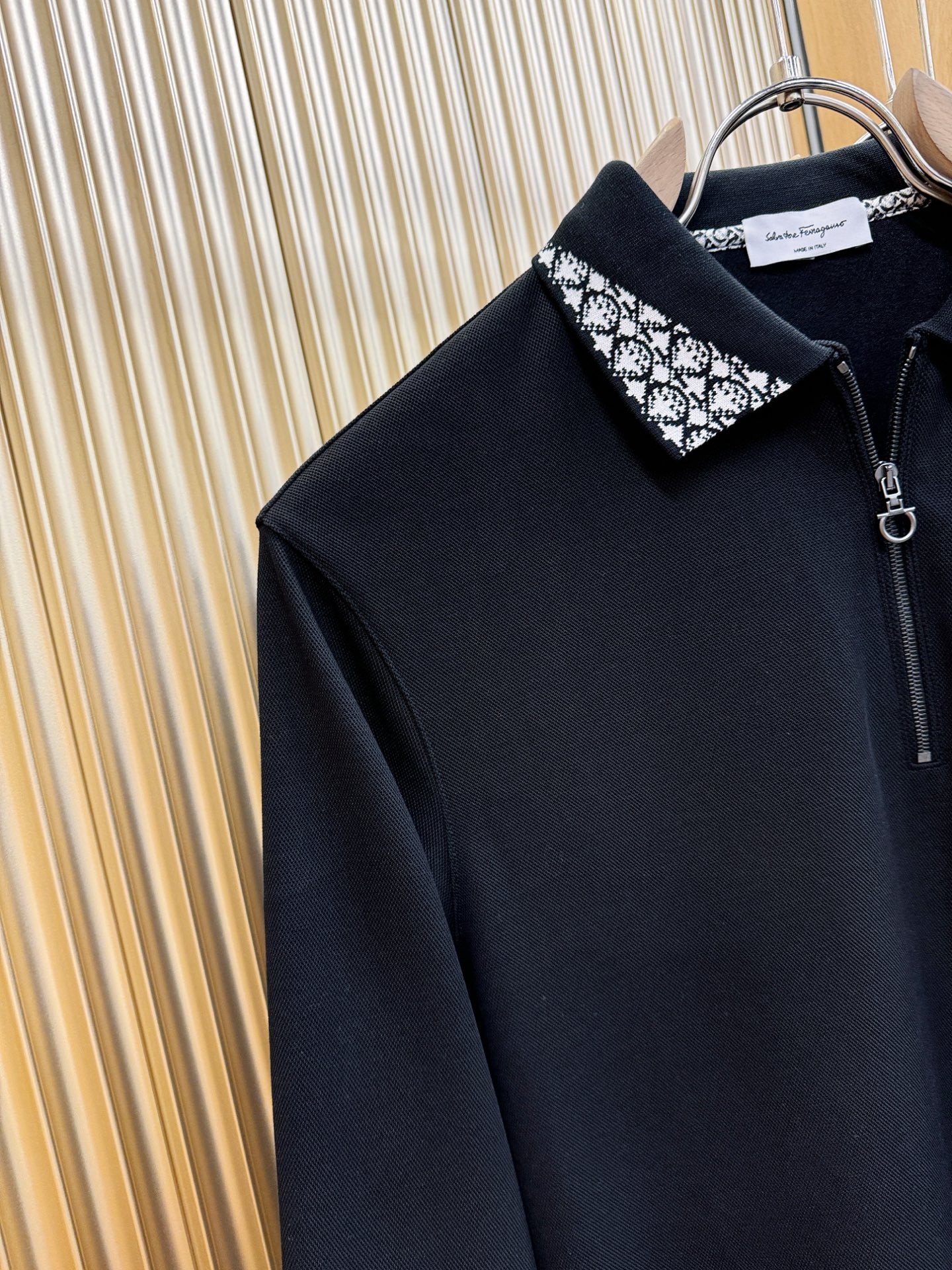 Ferrag *mo菲拉格慕 秋冬新品，官网同步 经典大气百搭Polo领长袖T恤，顶级原版面料，质感细腻