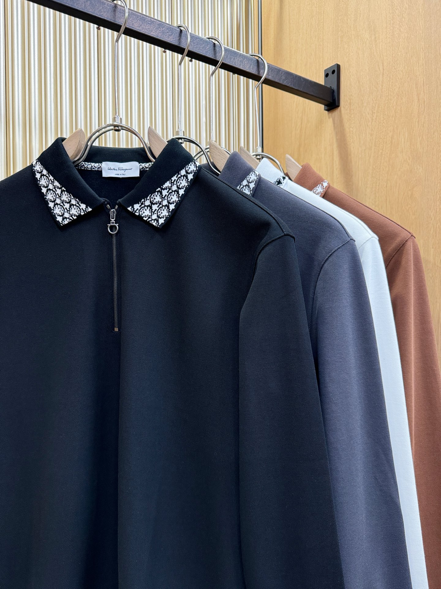 Ferrag *mo菲拉格慕 秋冬新品，官网同步 经典大气百搭Polo领长袖T恤，顶级原版面料，质感细腻