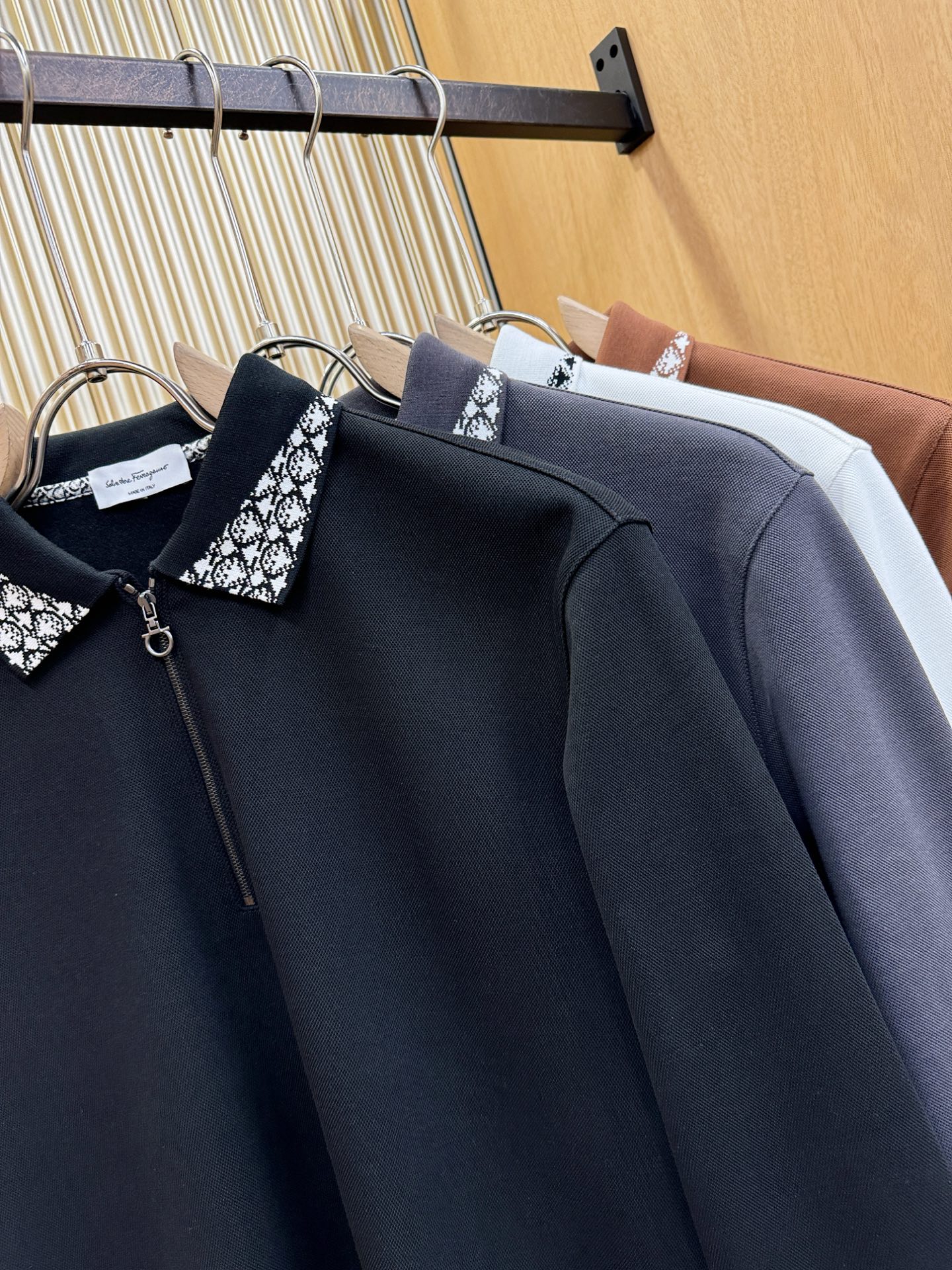 Ferrag *mo菲拉格慕 秋冬新品，官网同步 经典大气百搭Polo领长袖T恤，顶级原版面料，质感细腻