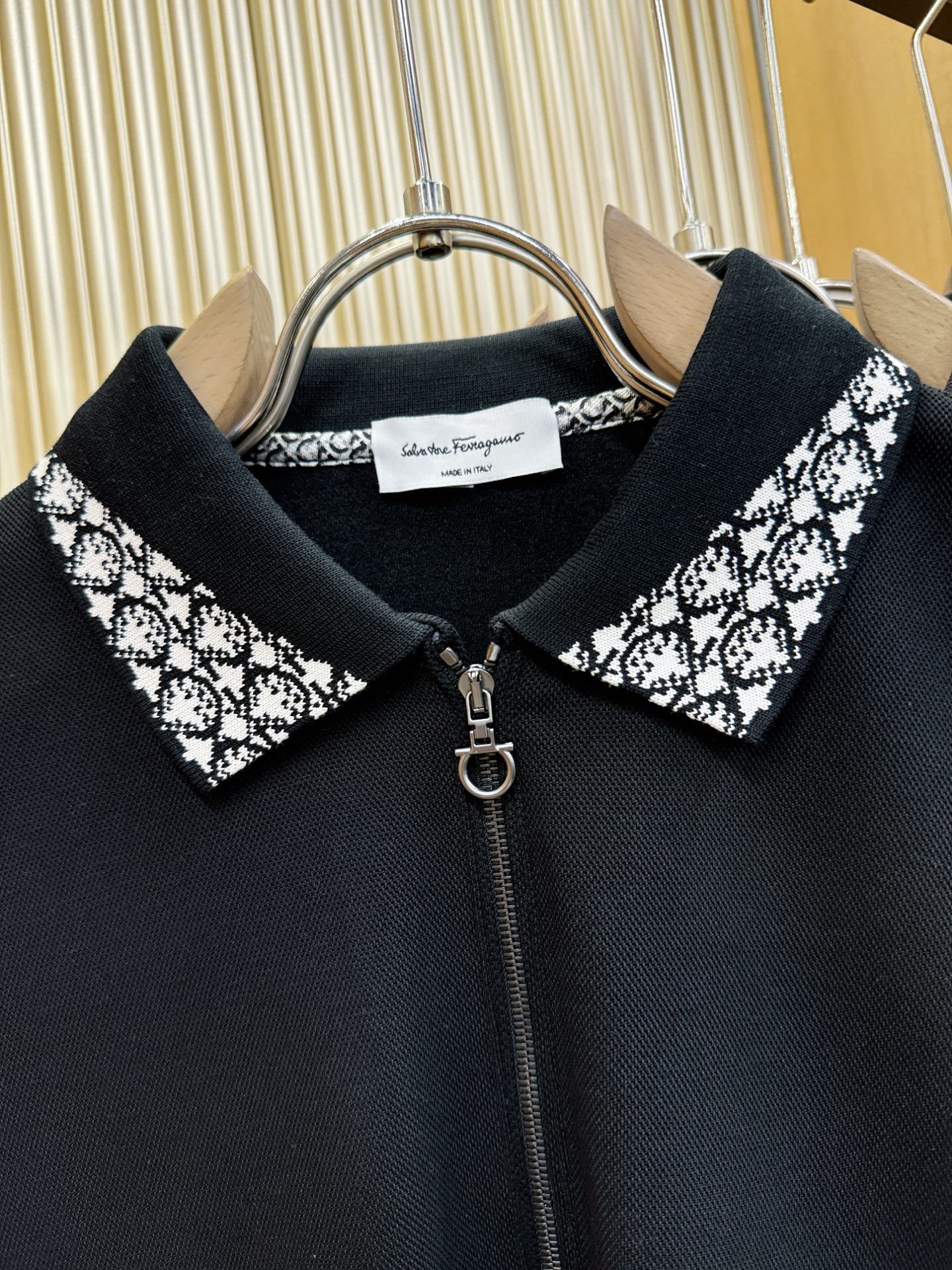 Ferrag *mo菲拉格慕 秋冬新品，官网同步 经典大气百搭Polo领长袖T恤，顶级原版面料，质感细腻