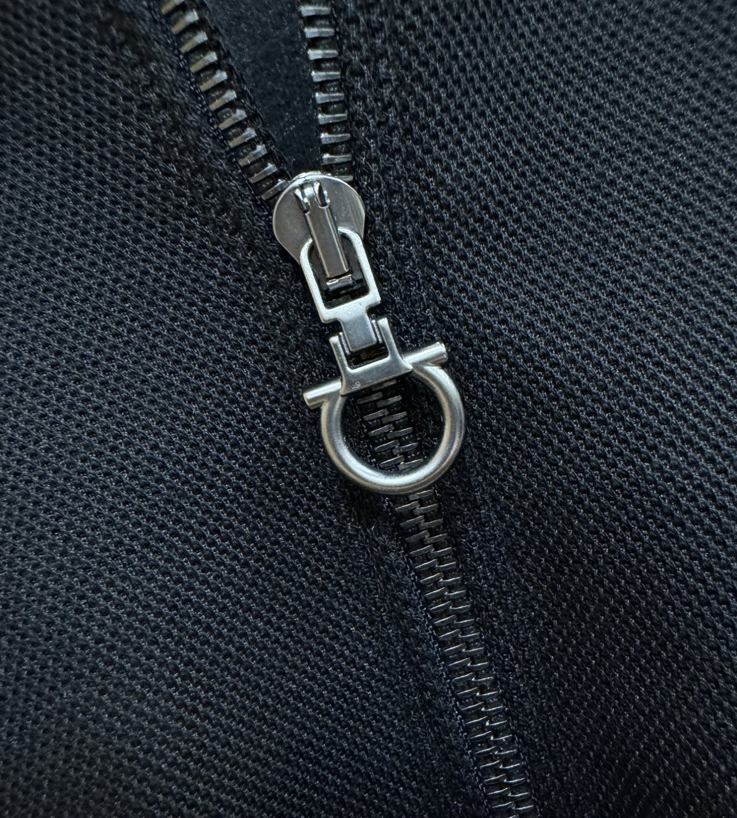 Ferrag *mo菲拉格慕 秋冬新品，官网同步 经典大气百搭Polo领长袖T恤，顶级原版面料，质感细腻