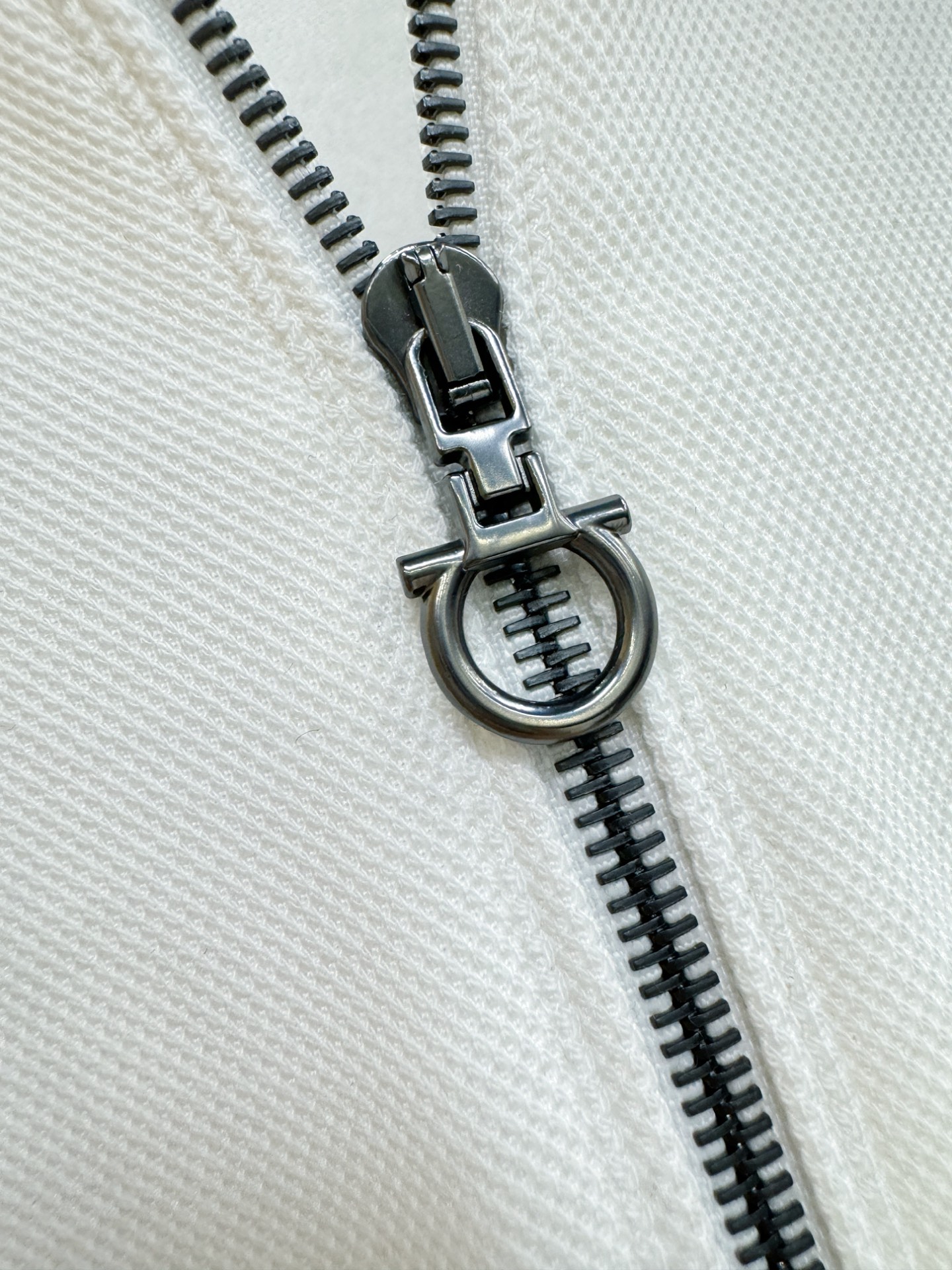 Ferrag *mo菲拉格慕 秋冬新品，官网同步 经典大气百搭Polo领长袖T恤，顶级原版面料，质感细腻