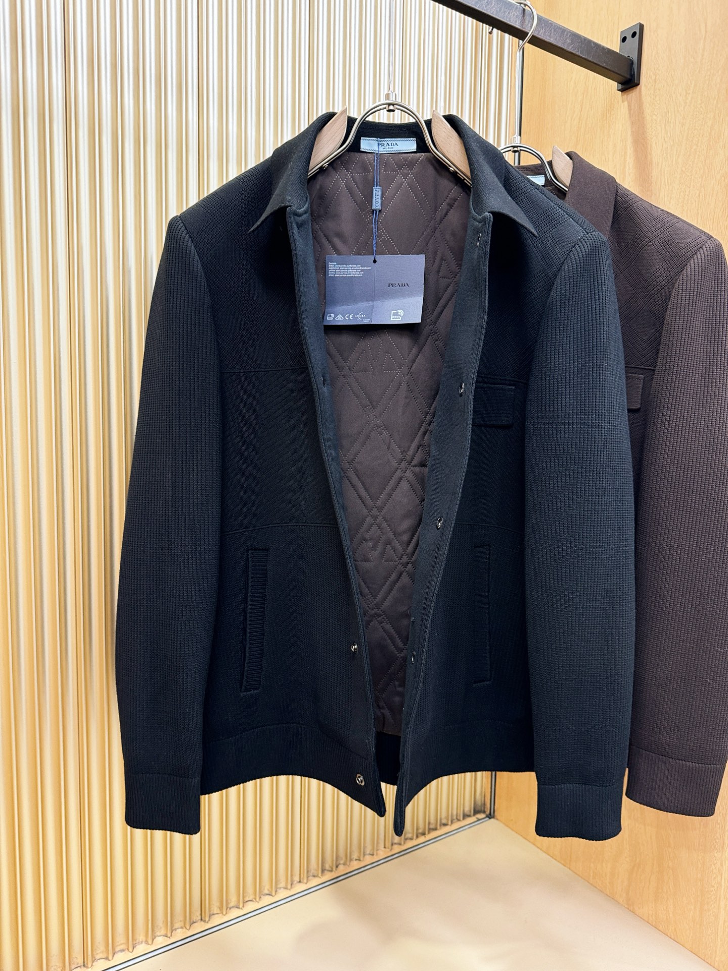 PRADA 普拉达 2025秋冬新款羊毛棉服夹克外套，内里加棉，原单狠货 意大利进口面料时尚夹克外套。加