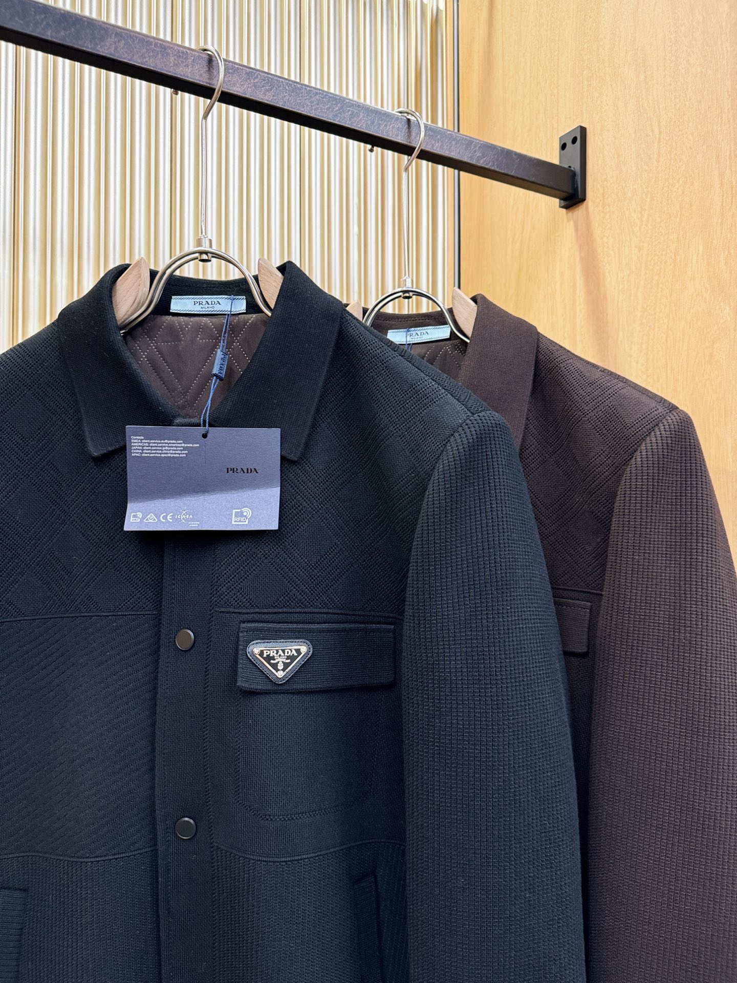 PRADA 普拉达 2025秋冬新款羊毛棉服夹克外套，内里加棉，原单狠货 意大利进口面料时尚夹克外套。加