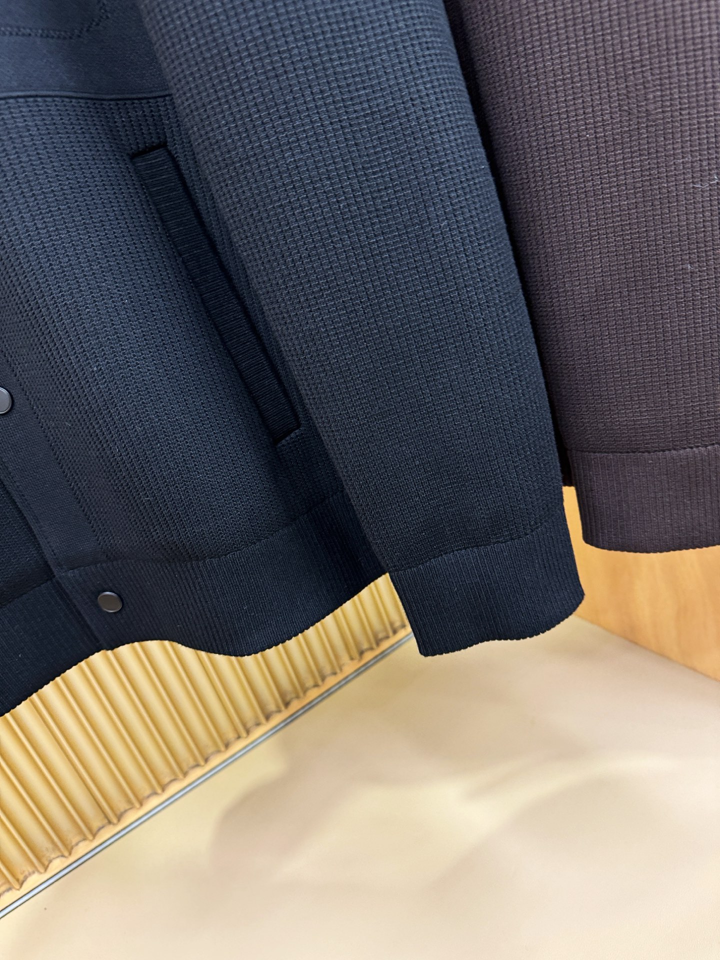 PRADA 普拉达 2025秋冬新款羊毛棉服夹克外套，内里加棉，原单狠货 意大利进口面料时尚夹克外套。加