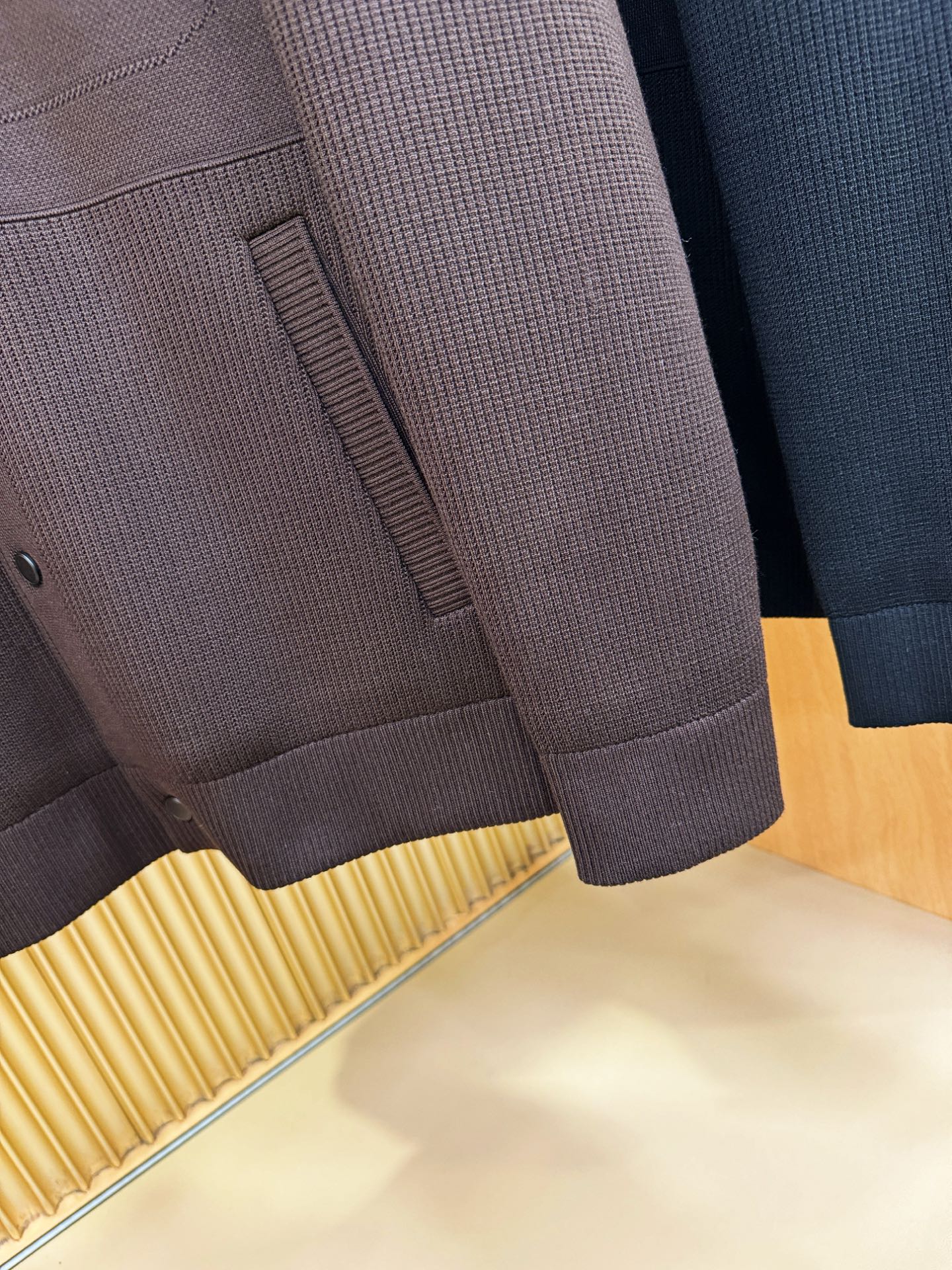 PRADA 普拉达 2025秋冬新款羊毛棉服夹克外套，内里加棉，原单狠货 意大利进口面料时尚夹克外套。加