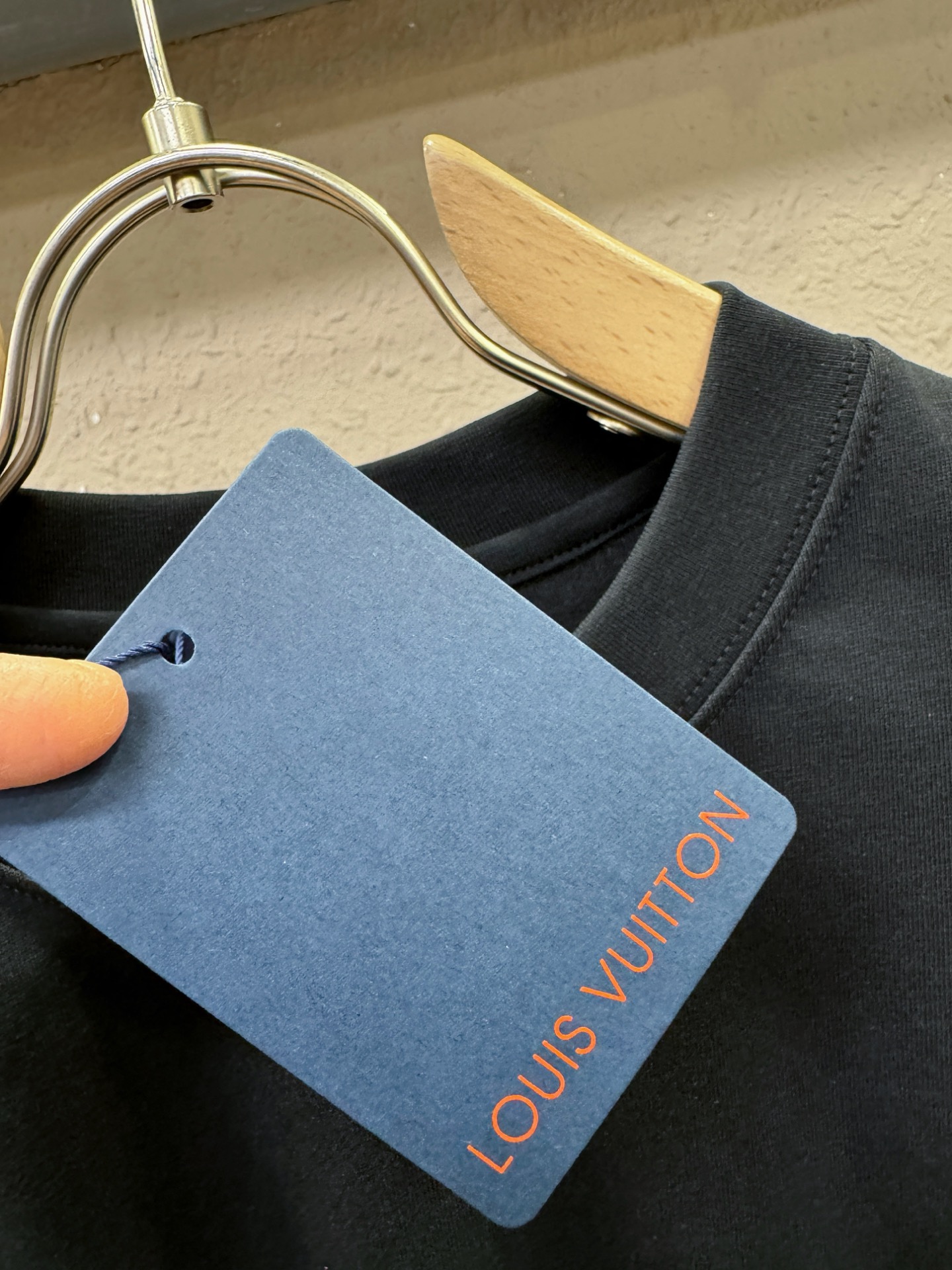 LV路易威登 2026新款短袖T恤！走秀图案时尚休闲短袖T恤衫！设计logo设计！极具设计精选客供面料，