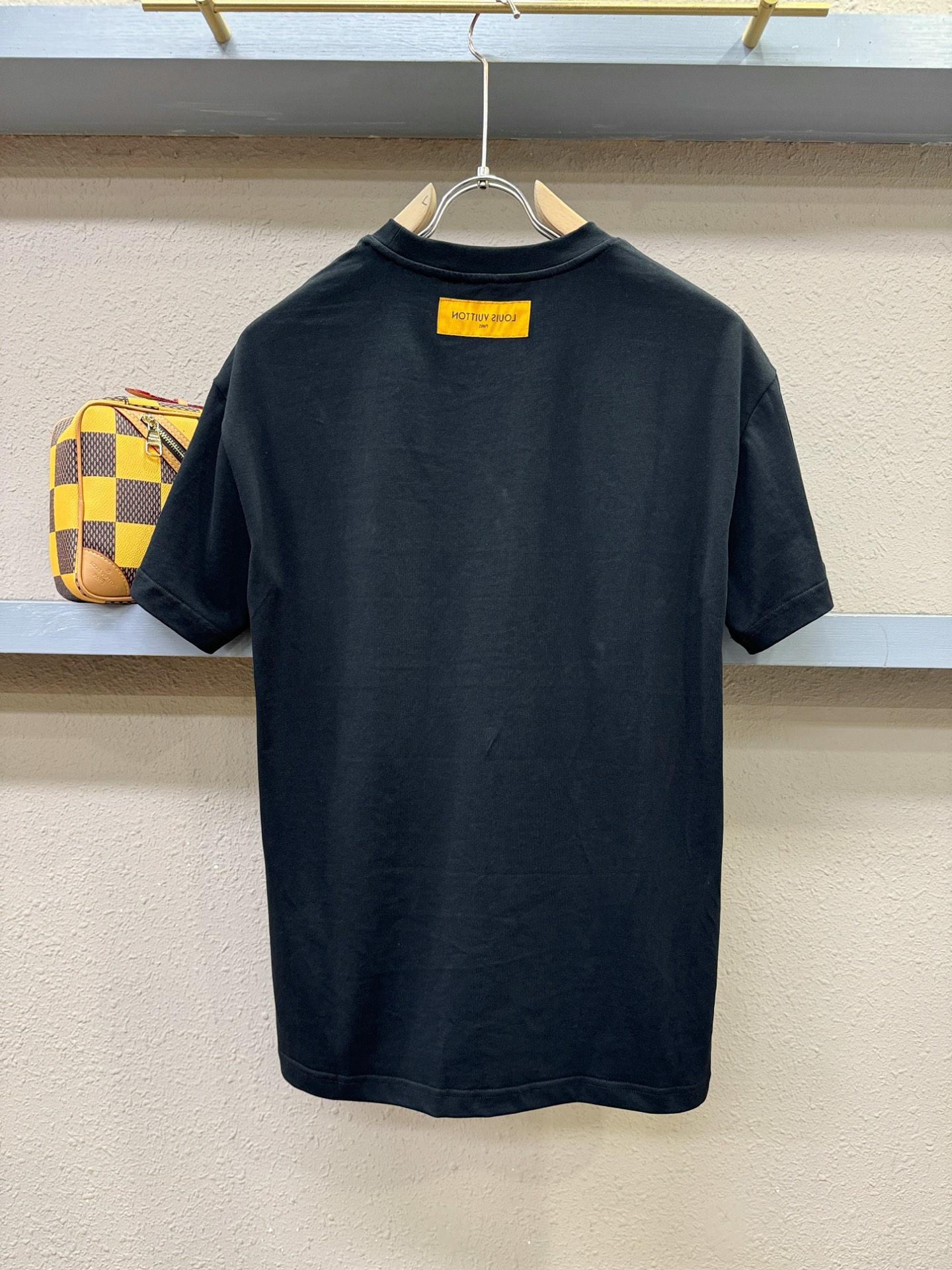 LV路易威登 2026新款短袖T恤！走秀图案时尚休闲短袖T恤衫！设计logo设计！极具设计精选客供面料，