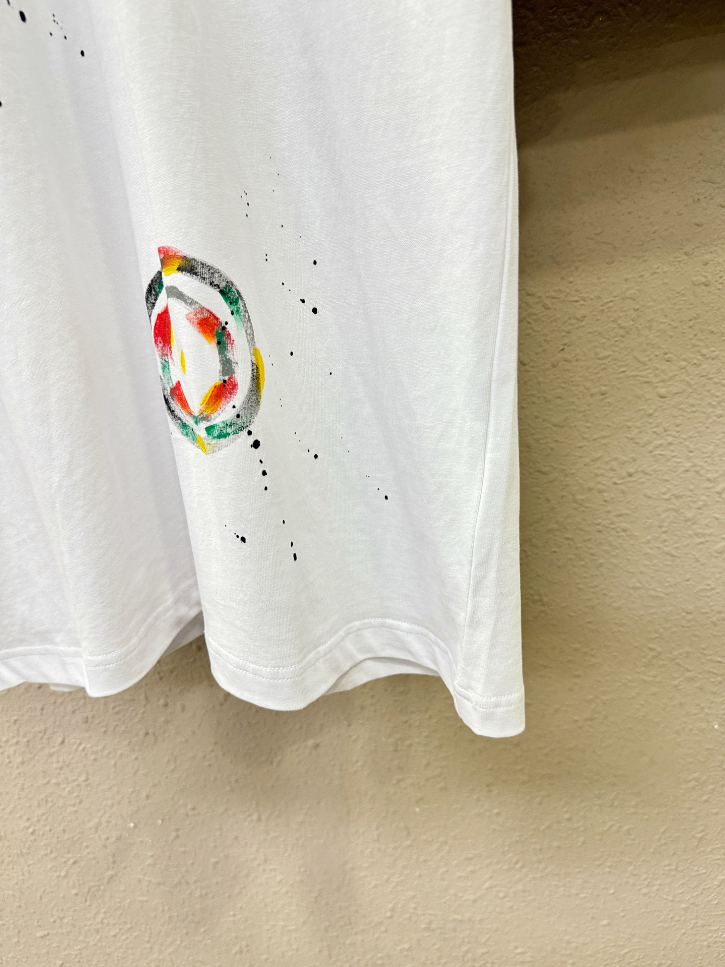 LV路易威登 2026新款短袖T恤！走秀图案时尚休闲短袖T恤衫！设计logo设计！极具设计精选客供面料，