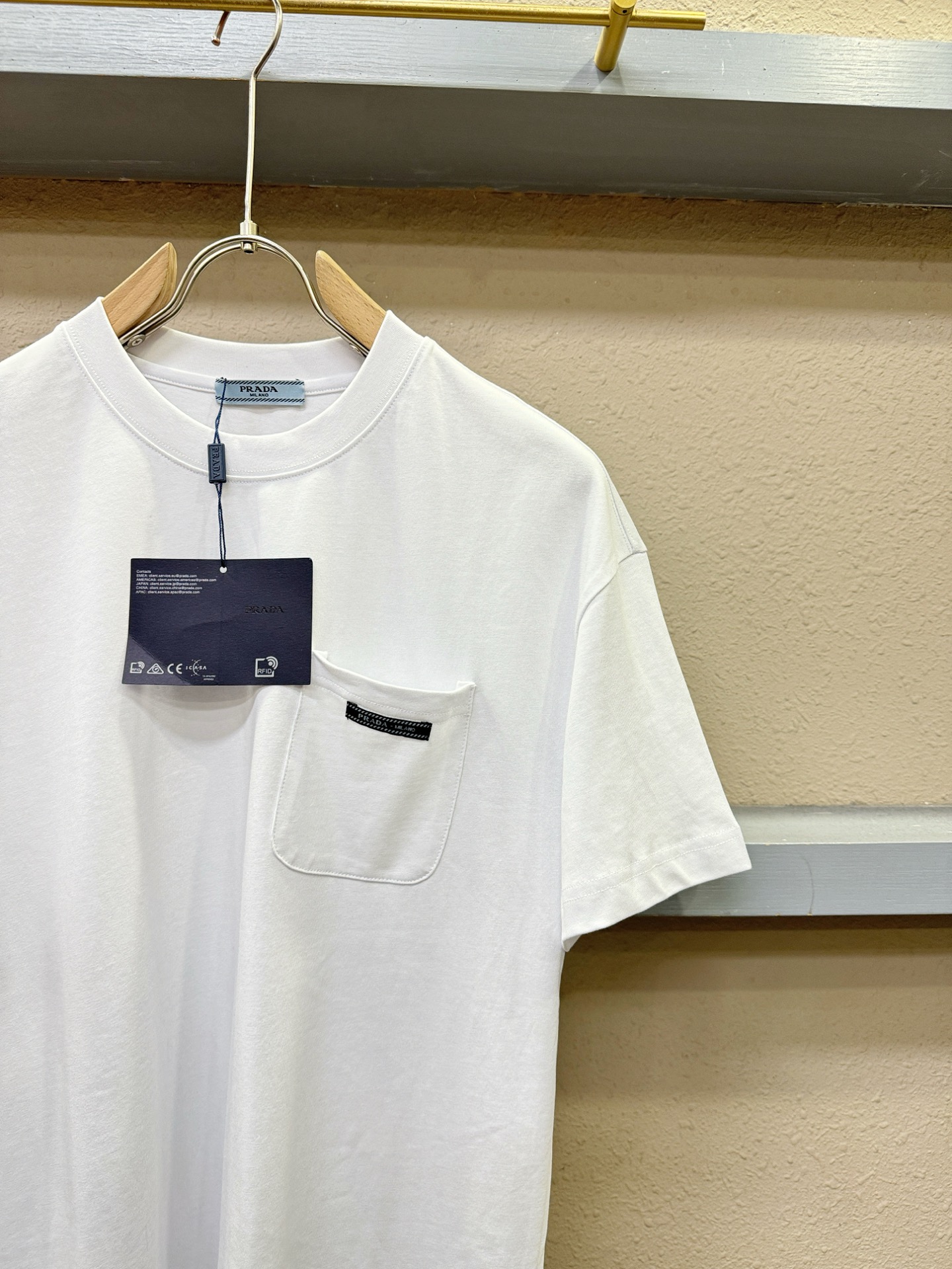 PRADA 普拉达 2026新款短袖T恤！走秀图案时尚休闲短袖T恤衫！设计logo设计！极具设计精选客供