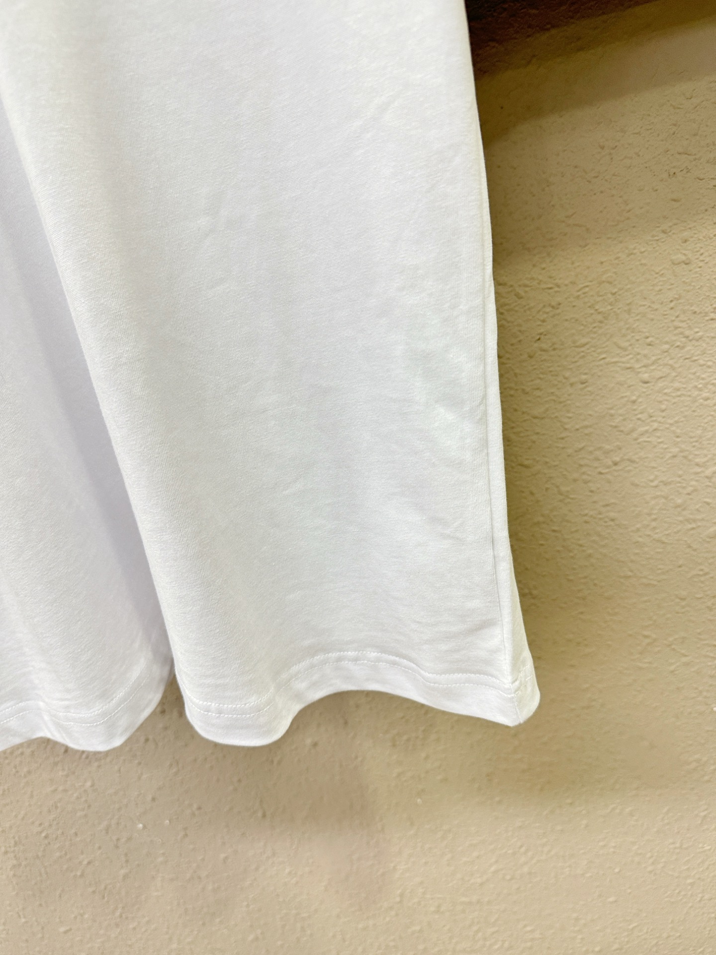 PRADA 普拉达 2026新款短袖T恤！走秀图案时尚休闲短袖T恤衫！设计logo设计！极具设计精选客供