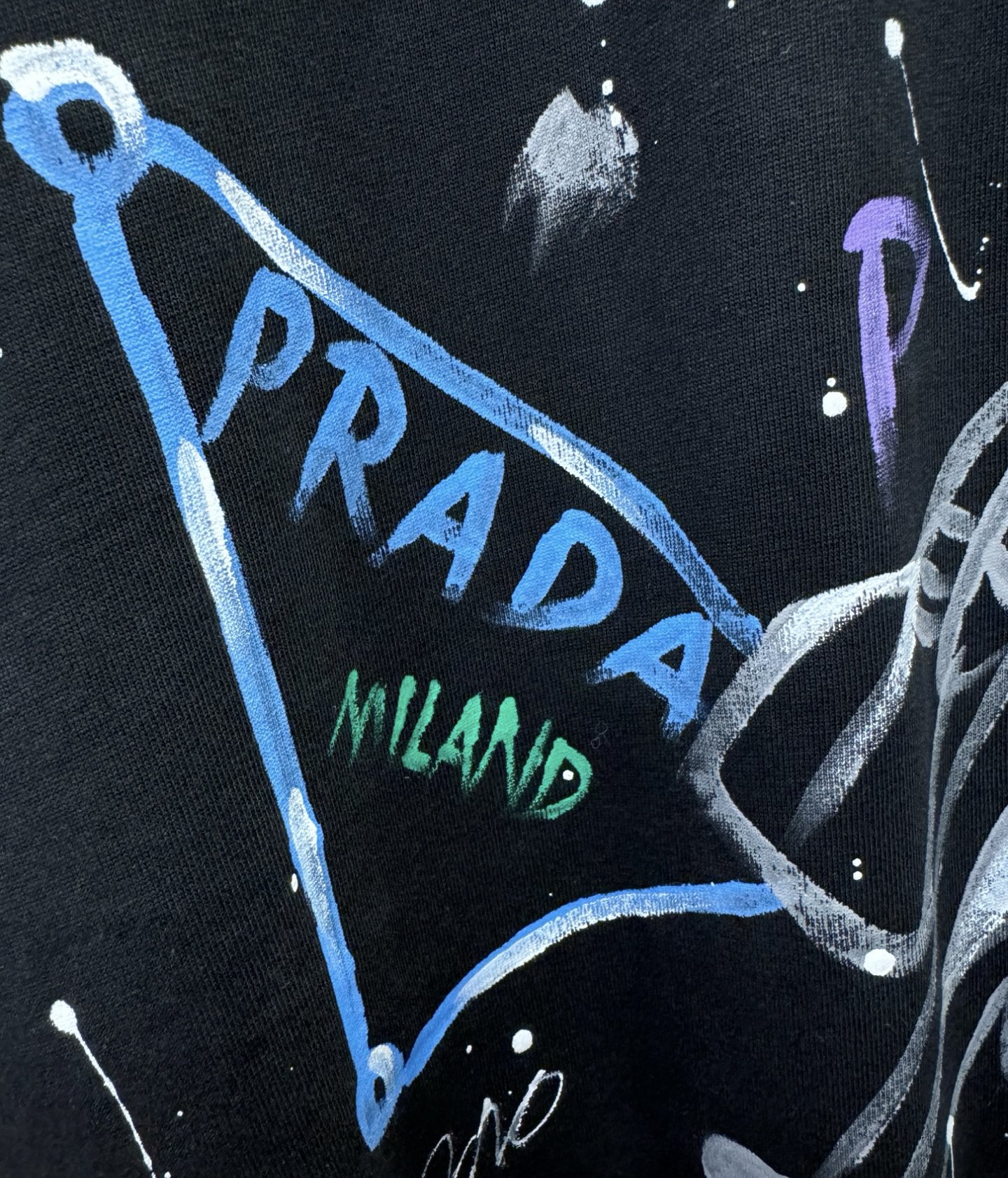 PRADA 普拉达 2026新款短袖T恤！走秀图案时尚休闲短袖T恤衫！设计logo设计！极具设计精选客供