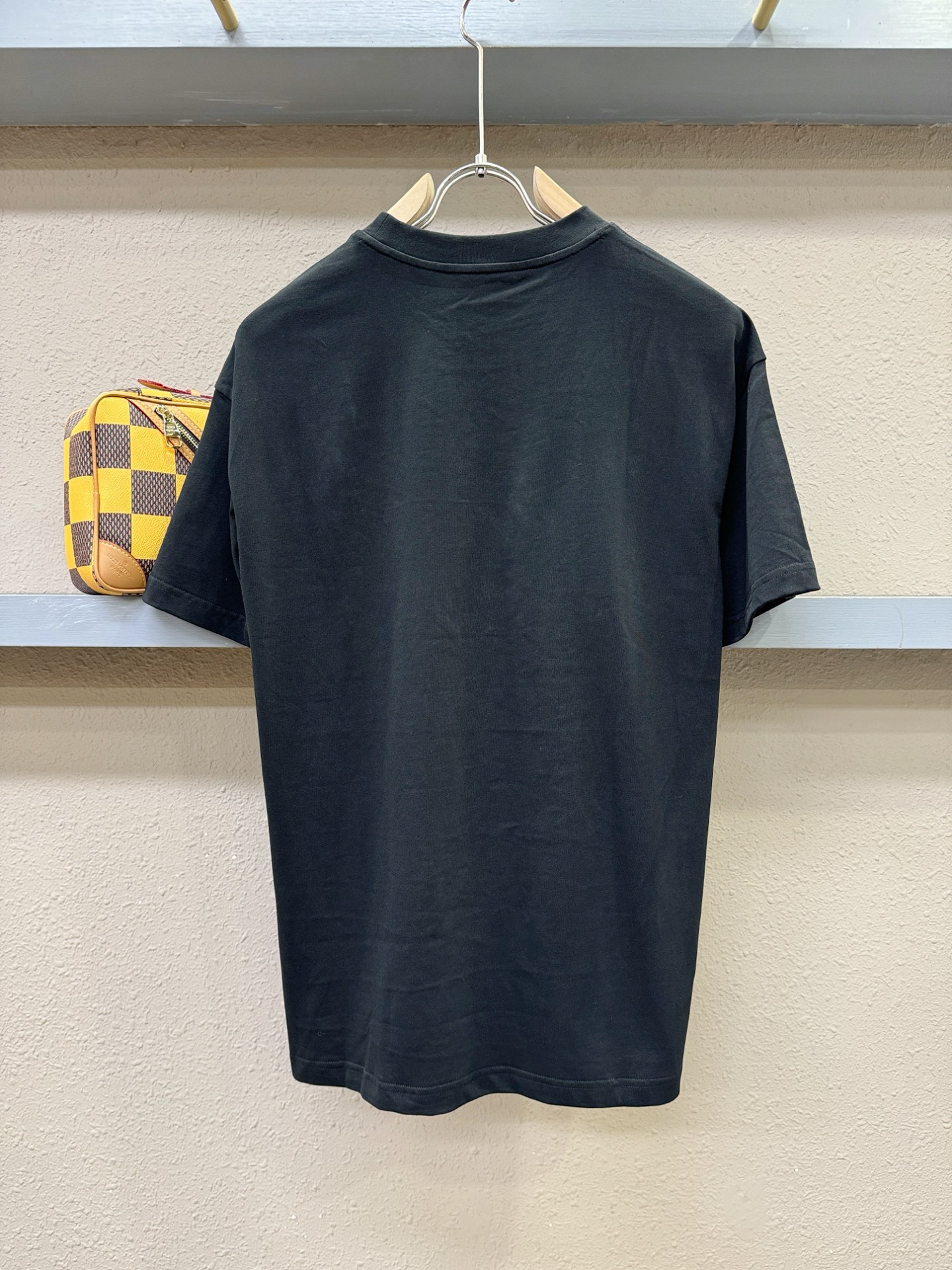 PRADA 普拉达 2026新款短袖T恤！走秀图案时尚休闲短袖T恤衫！设计logo设计！极具设计精选客供