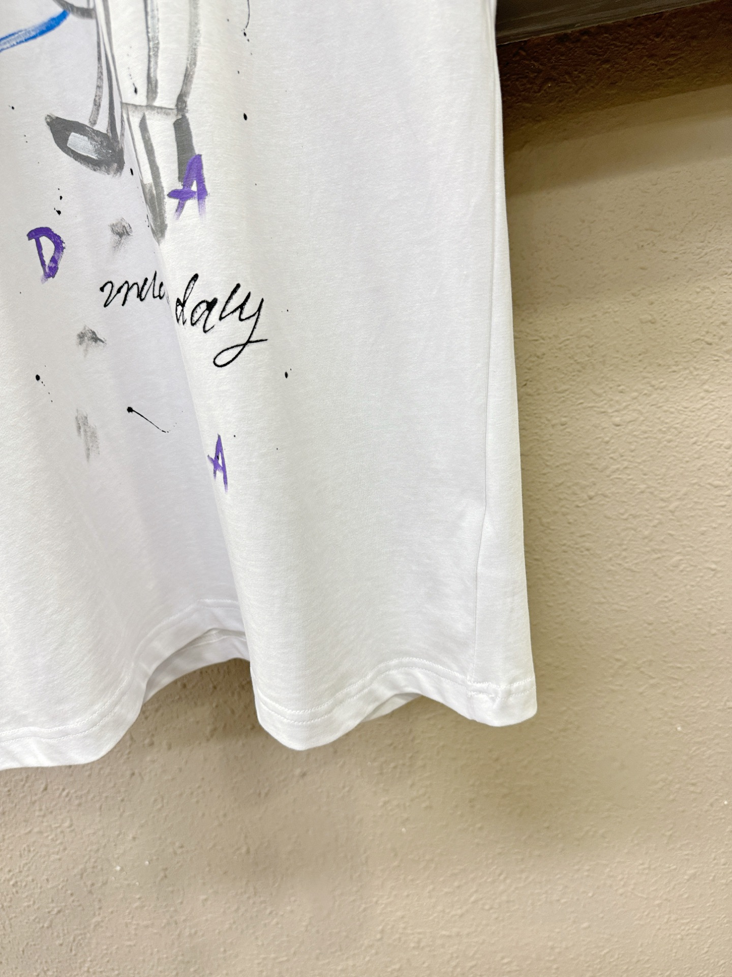 PRADA 普拉达 2026新款短袖T恤！走秀图案时尚休闲短袖T恤衫！设计logo设计！极具设计精选客供