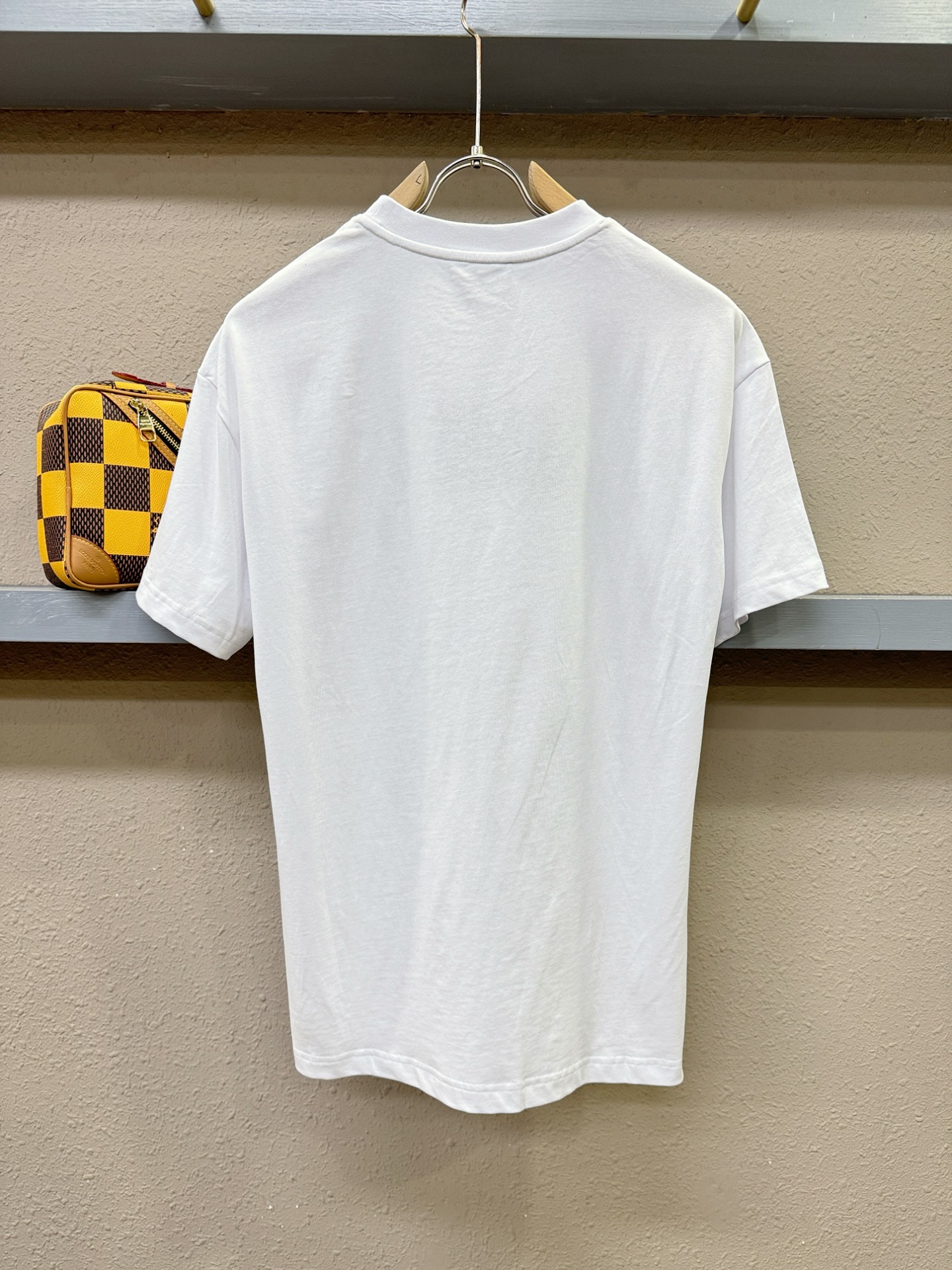 PRADA 普拉达 2026新款短袖T恤！走秀图案时尚休闲短袖T恤衫！设计logo设计！极具设计精选客供