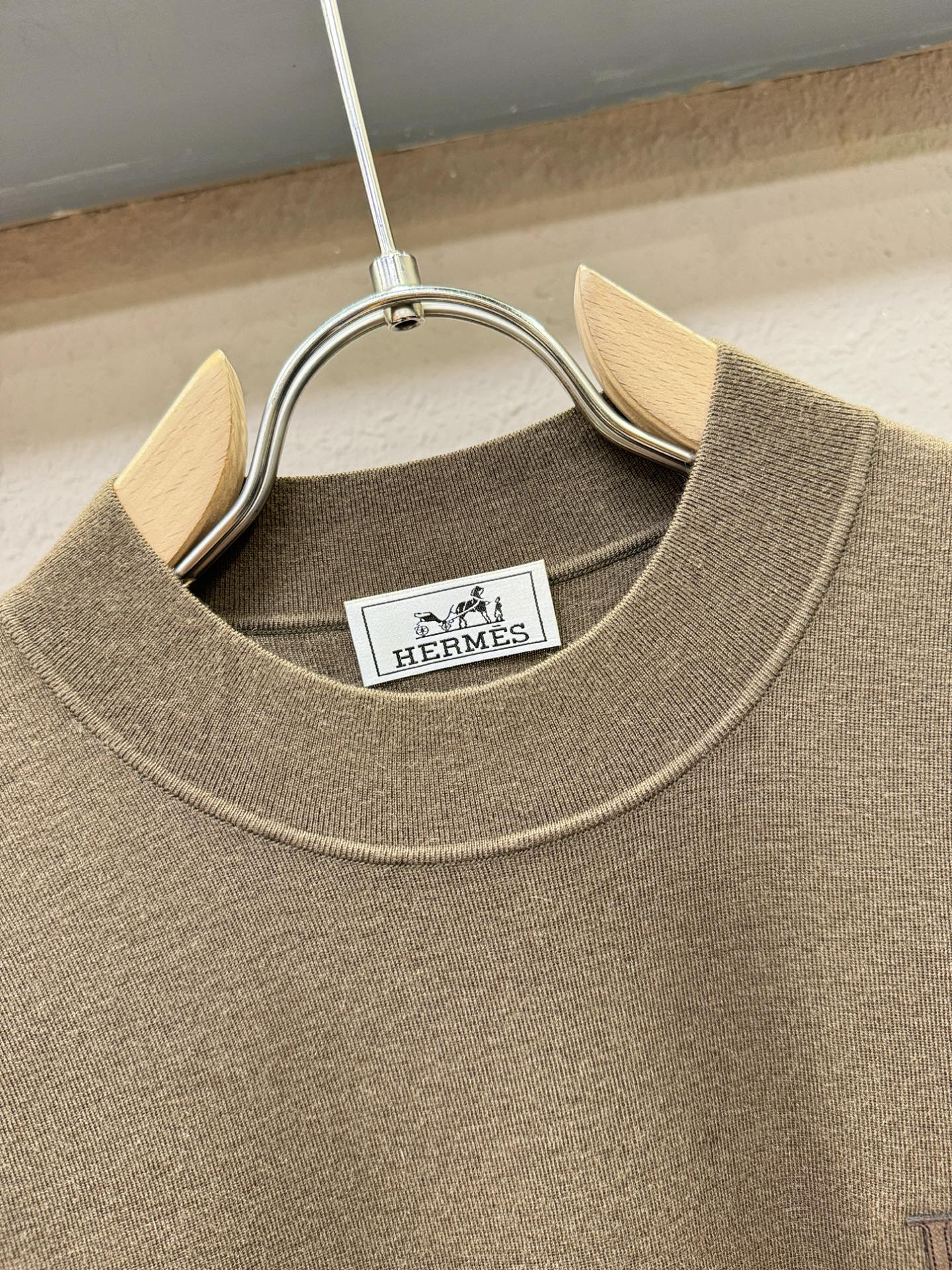 Hermès爱马仕 秋冬新款羊绒短袖毛衣，羊绒+羊毛，顶级羊毛面料，手感柔软。 logo图案设计，贸易公