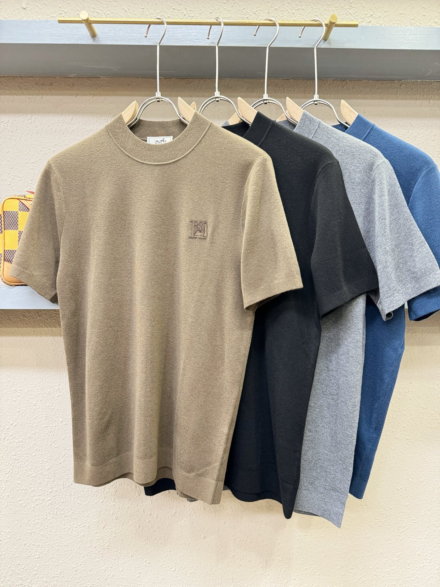 Hermès爱马仕 秋冬新款羊绒短袖毛衣，羊绒+羊毛，顶级羊毛面料，手感柔软。 logo图案设计，贸易公