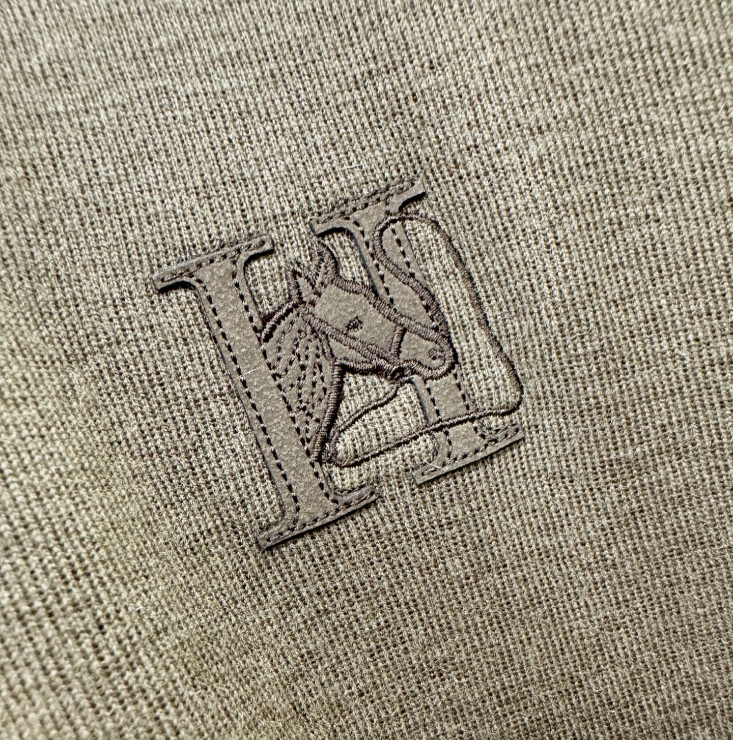 Hermès爱马仕 秋冬新款羊绒短袖毛衣，羊绒+羊毛，顶级羊毛面料，手感柔软。 logo图案设计，贸易公