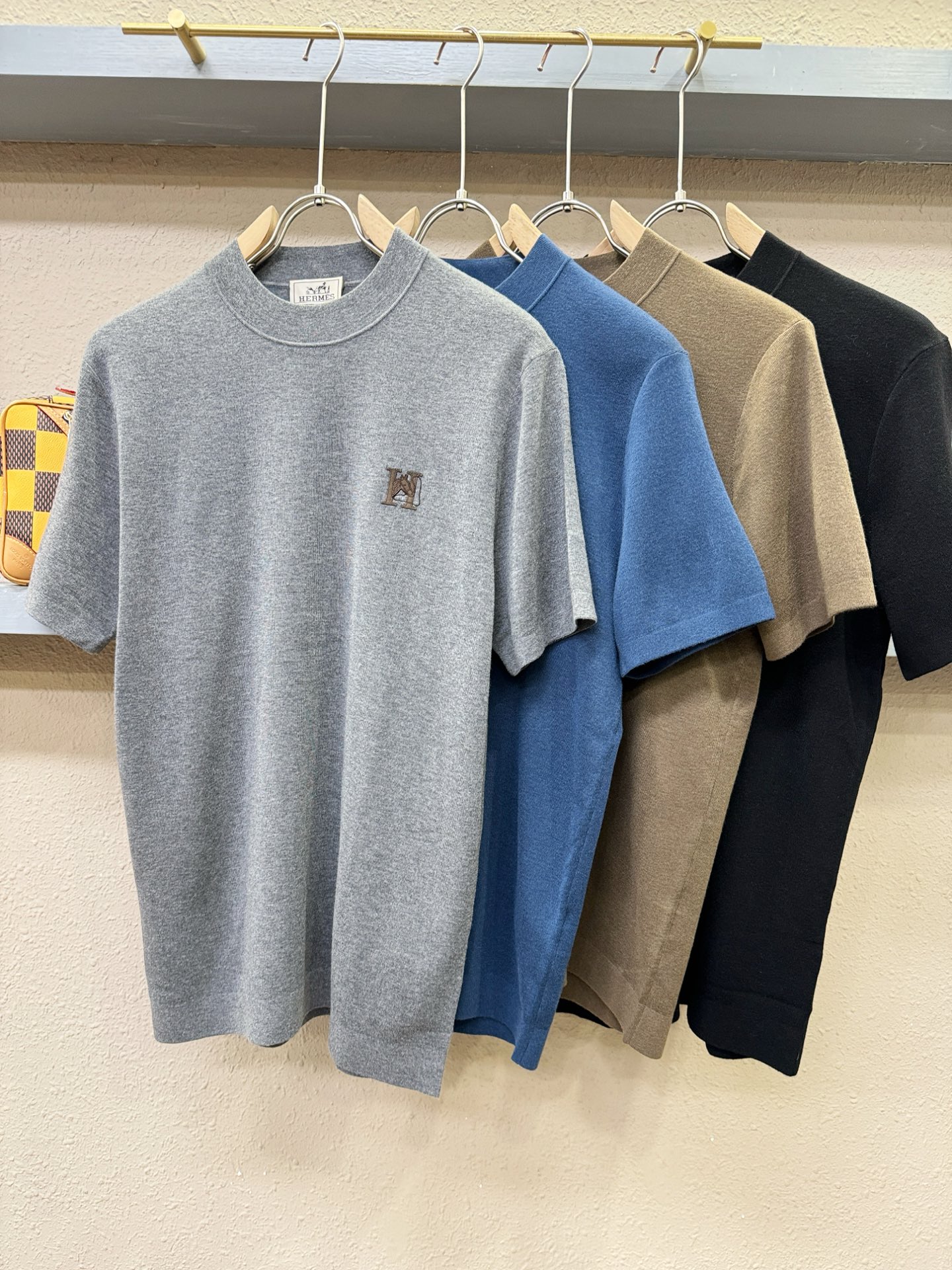 Hermès爱马仕 秋冬新款羊绒短袖毛衣，羊绒+羊毛，顶级羊毛面料，手感柔软。 logo图案设计，贸易公