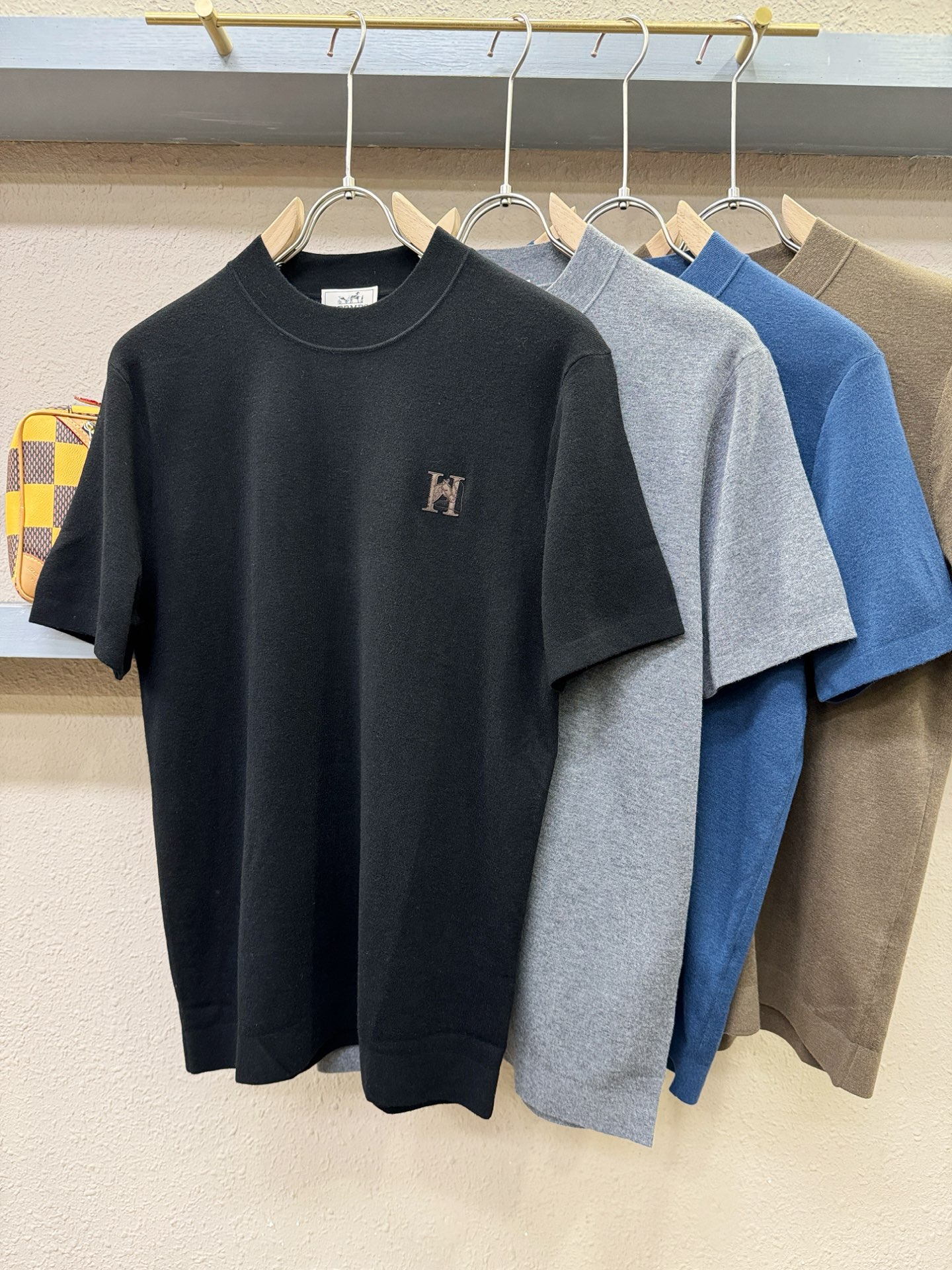 Hermès爱马仕 秋冬新款羊绒短袖毛衣，羊绒+羊毛，顶级羊毛面料，手感柔软。 logo图案设计，贸易公