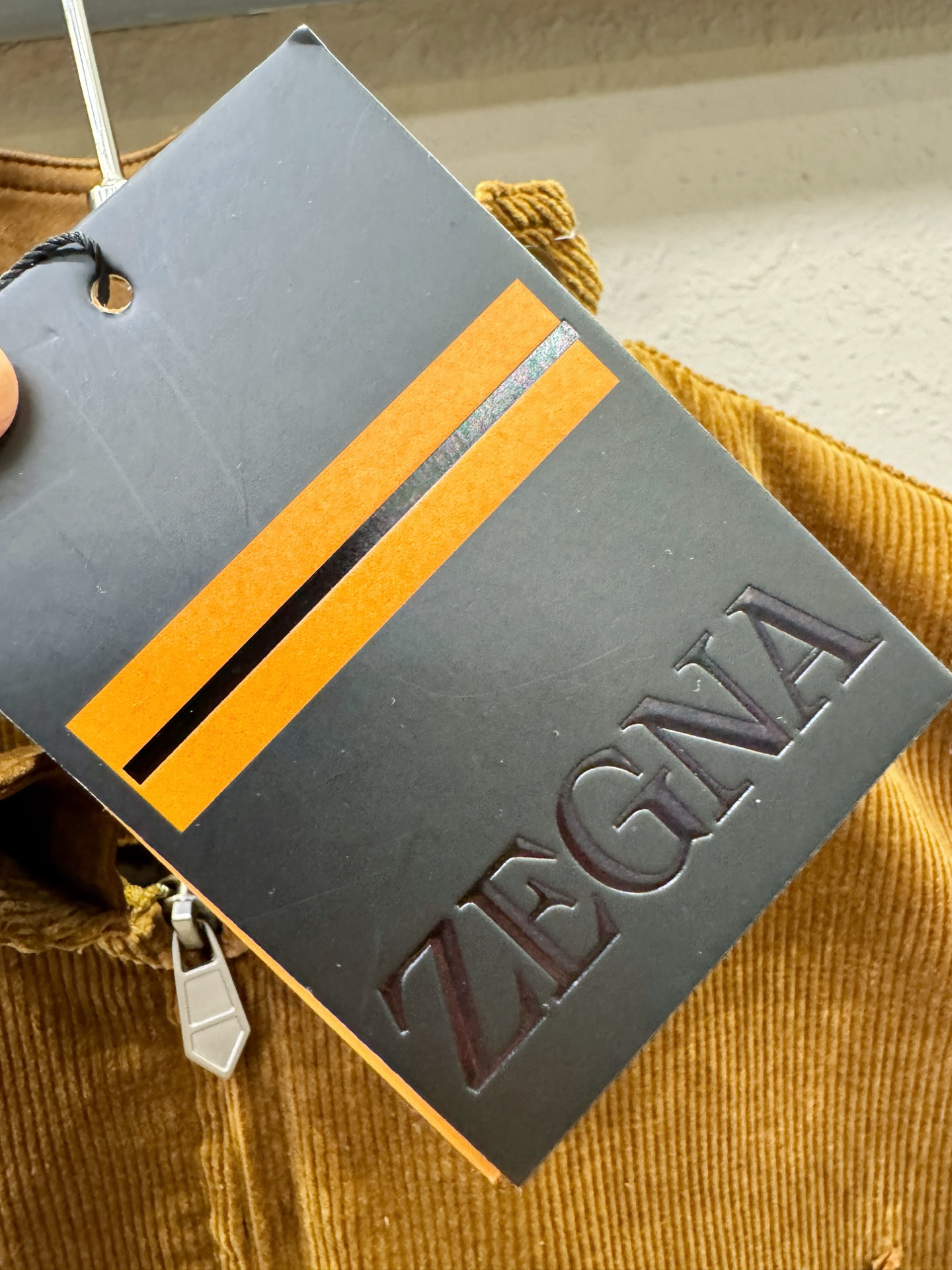 Ermenegildo Zeg*a杰*亚 2025秋冬新款灯芯绒夹克外套 定制面料 设计造型增添了一份干