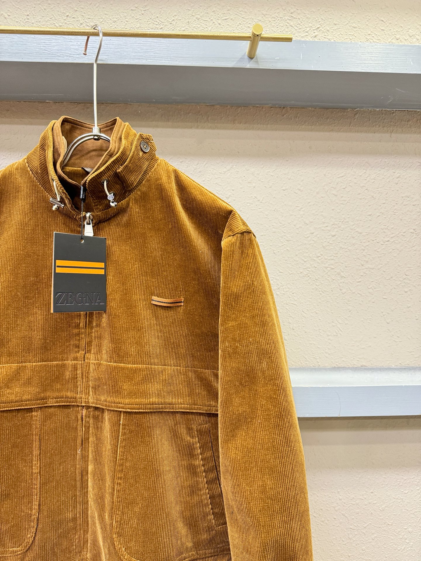 Ermenegildo Zeg*a杰*亚 2025秋冬新款灯芯绒夹克外套 定制面料 设计造型增添了一份干