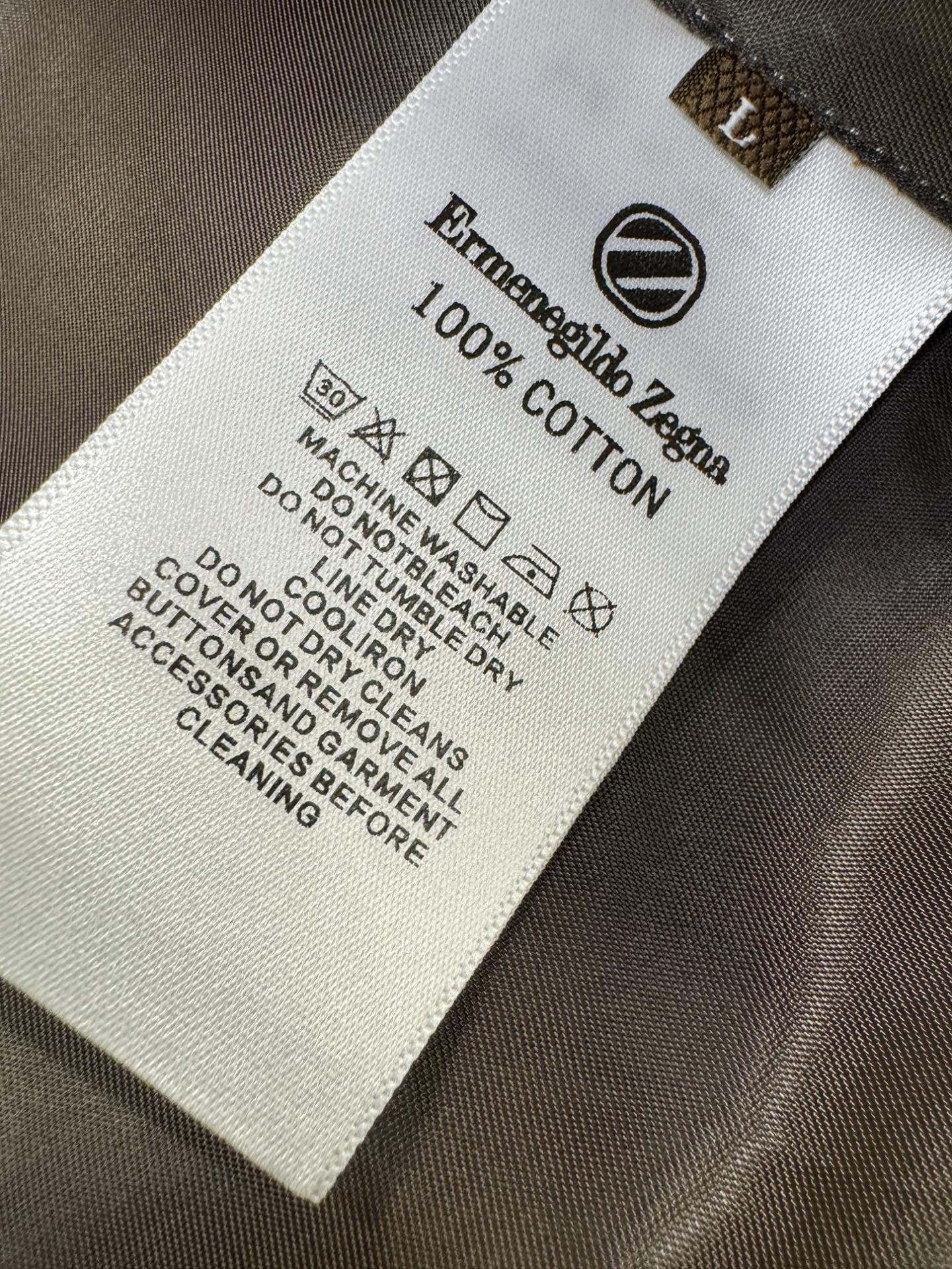 Ermenegildo Zeg*a杰*亚 2025秋冬新款灯芯绒夹克外套 定制面料 设计造型增添了一份干