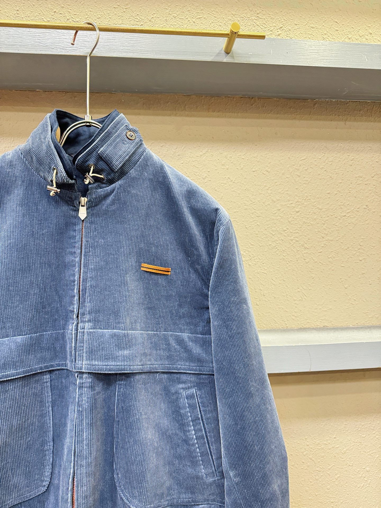 Ermenegildo Zeg*a杰*亚 2025秋冬新款灯芯绒夹克外套 定制面料 设计造型增添了一份干